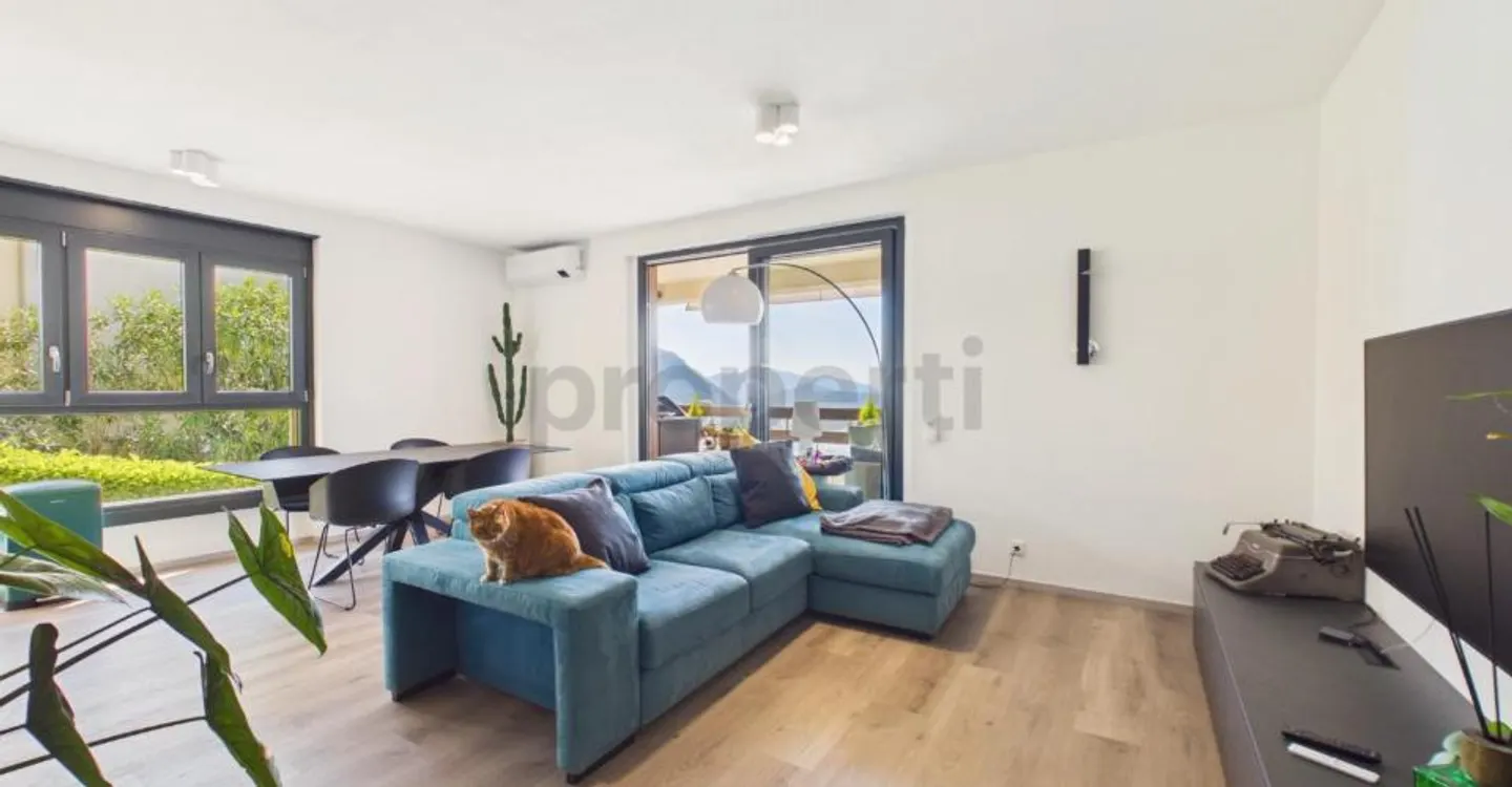 Aldesago: elegant 3.5 room renovated apartment with terrace lake view and swimming pool - Photo 2 of 12