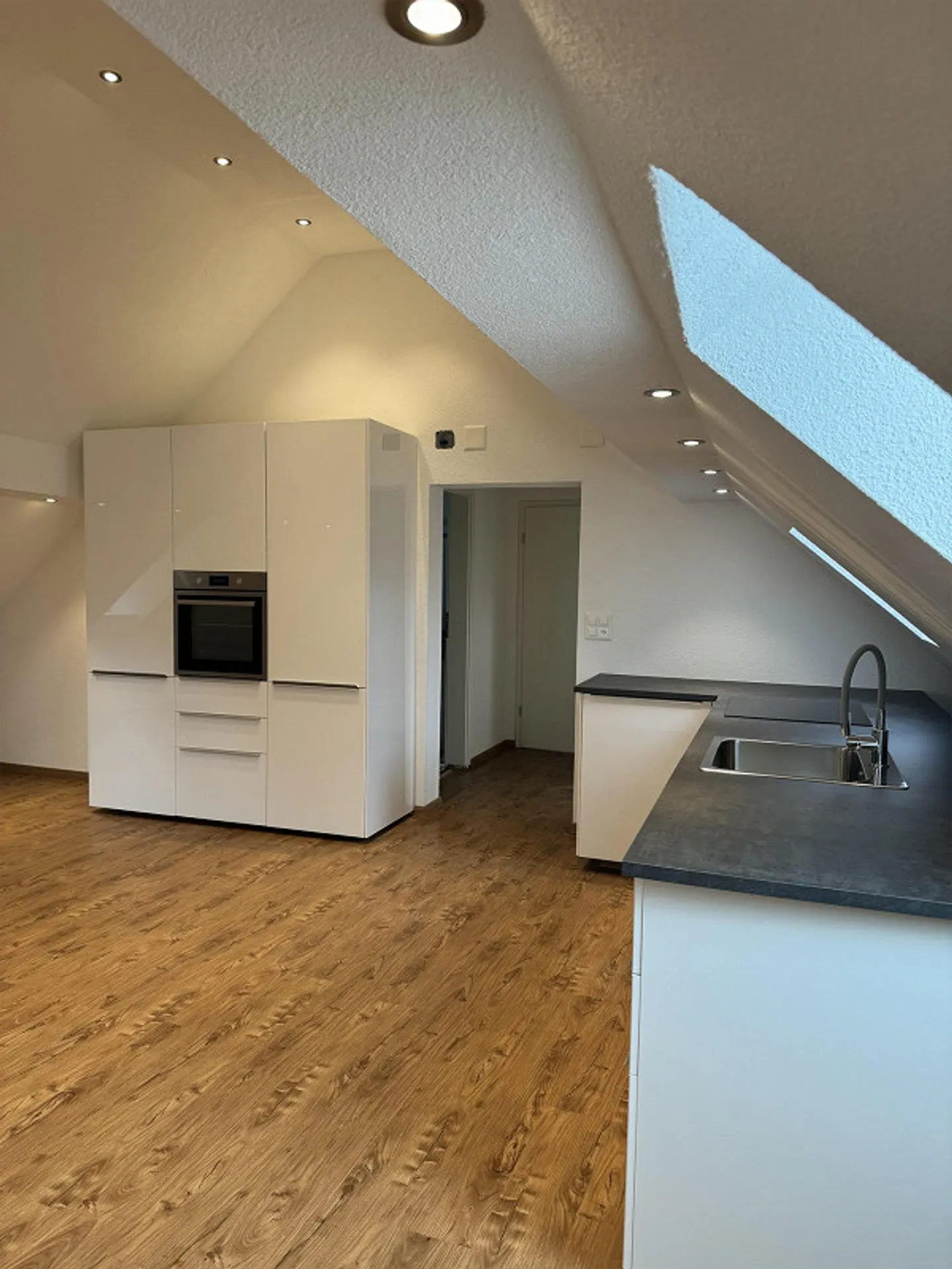 Appartamento mansardato di nuova costruzione - Foto 4 di 13
