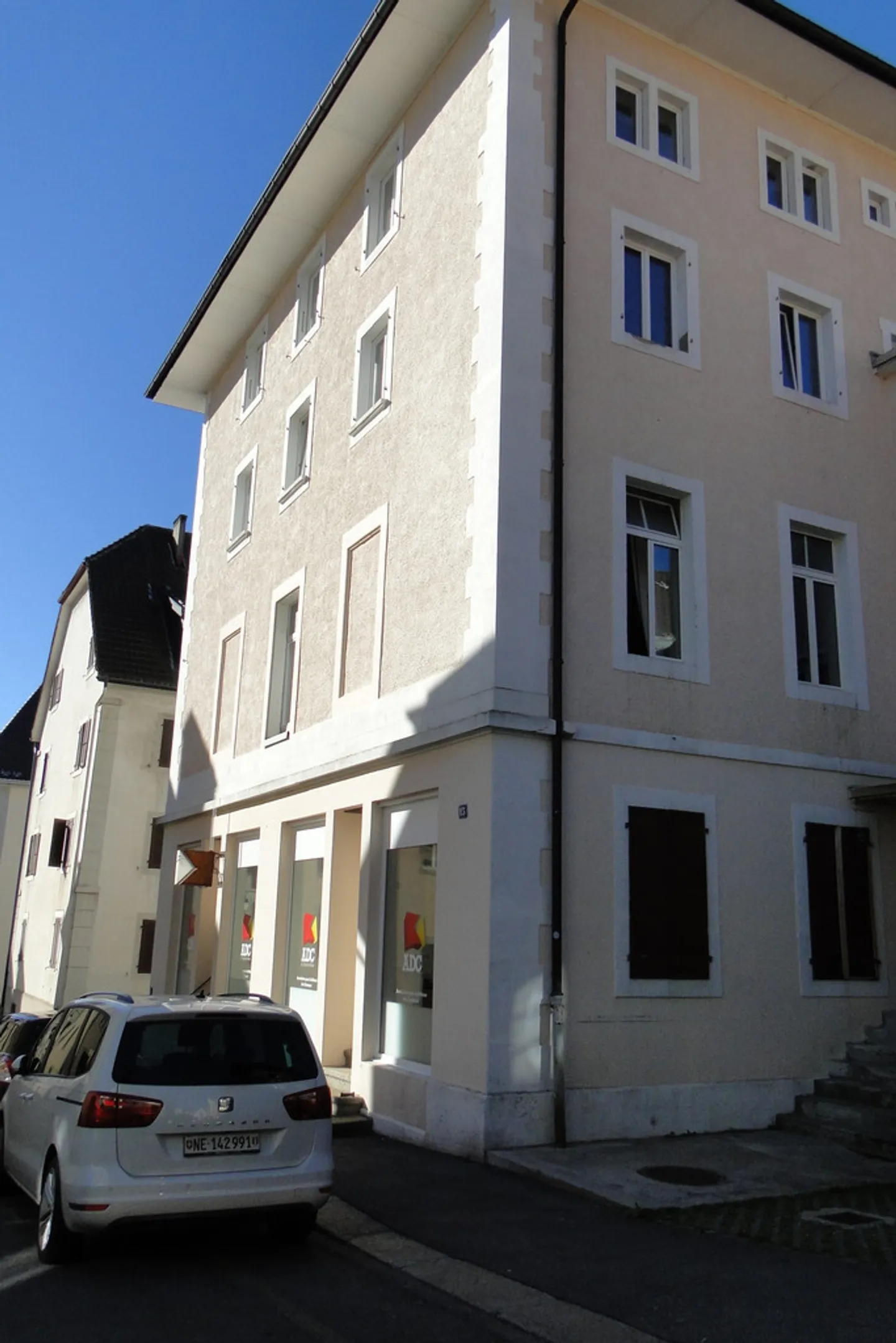 Spacious Apartment with Open Kitchen - Photo 8 of 8