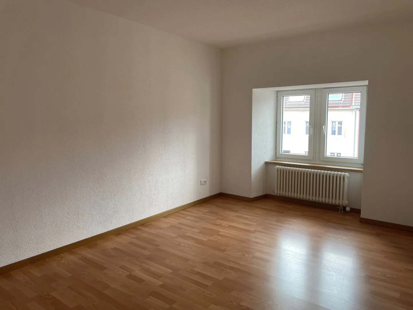 Spacious Apartment with Open Kitchen - Photo 5 of 8