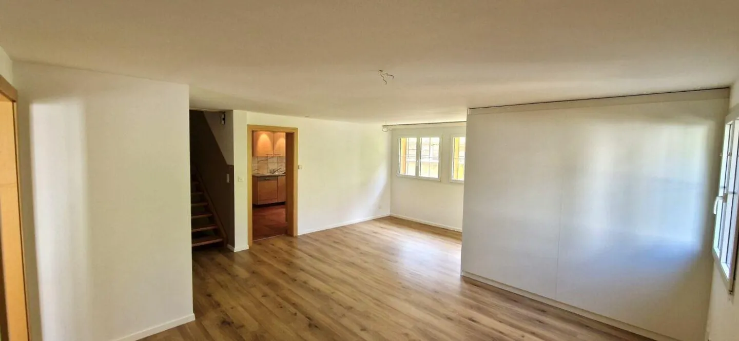 Proprietà spaziosa e ristrutturata con due unità abitative, studio e impianto fotovoltaico - Foto 20 di 30