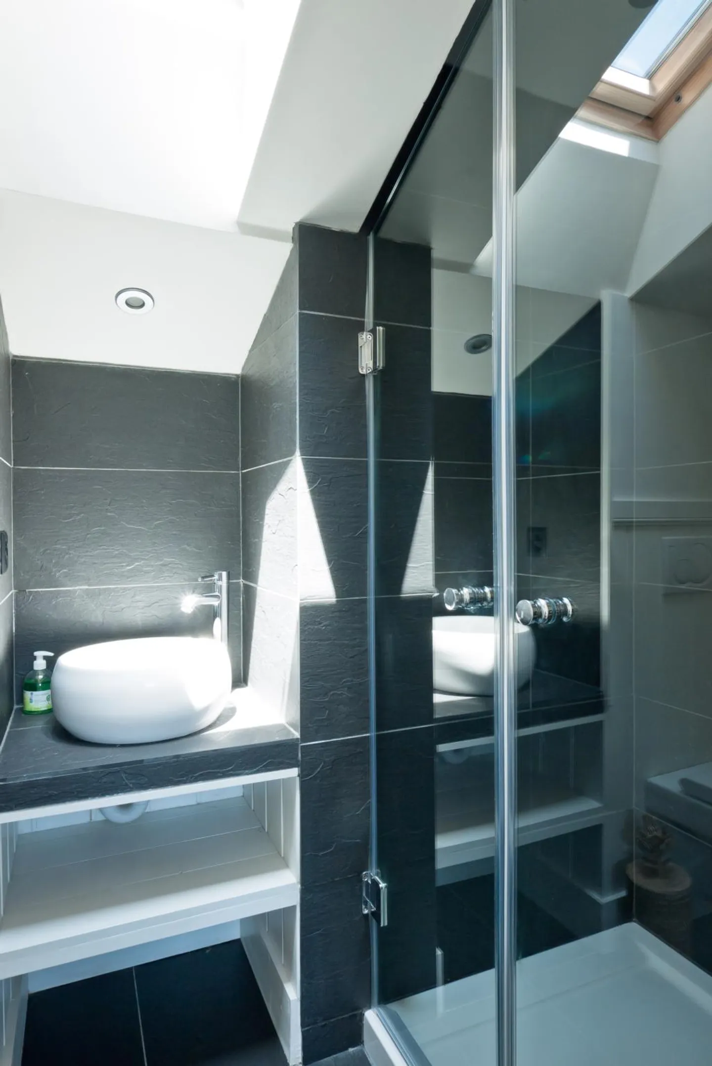 Schönes Gebäude mit 4 Wohnungen + einem Restaurant - Foto 6 von 21