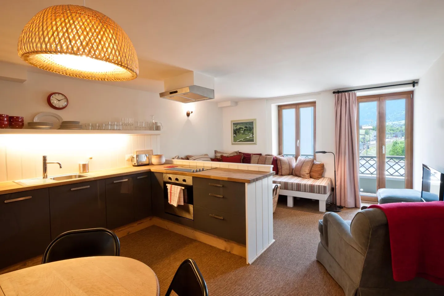 Schönes Gebäude mit 4 Wohnungen + einem Restaurant - Foto 7 von 21