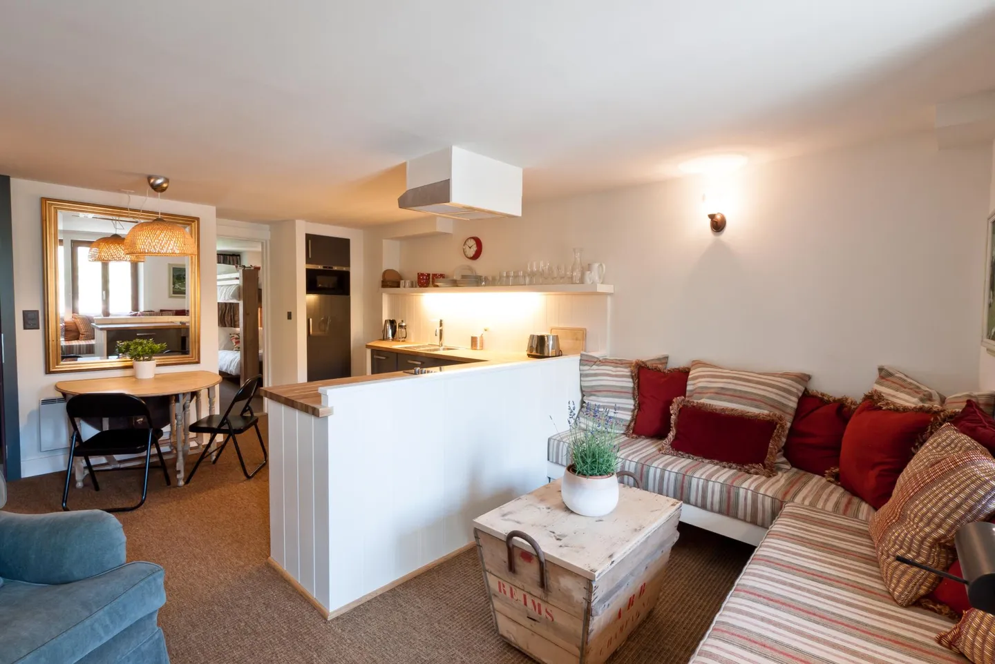 Schönes Gebäude mit 4 Wohnungen + einem Restaurant - Foto 8 von 21