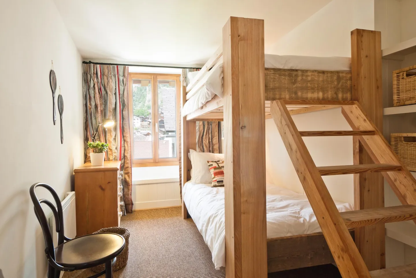 Schönes Gebäude mit 4 Wohnungen + einem Restaurant - Foto 11 von 21