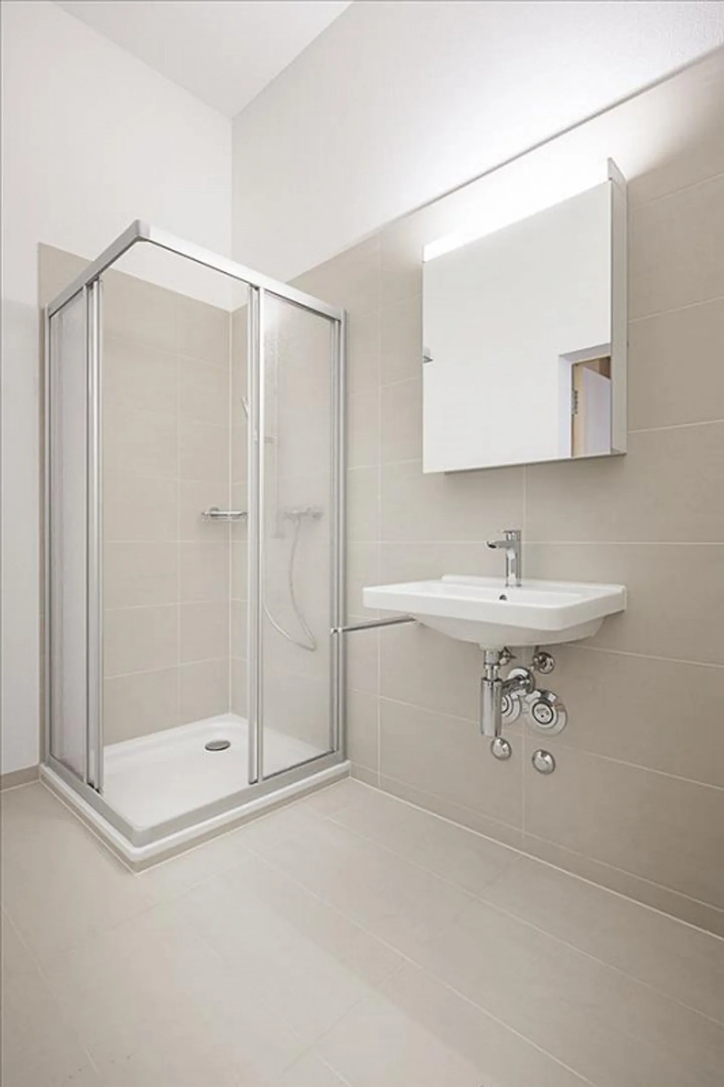 Rent without deposit - Tschent Wohna - urban with plenty of green space - Photo 7 of 11