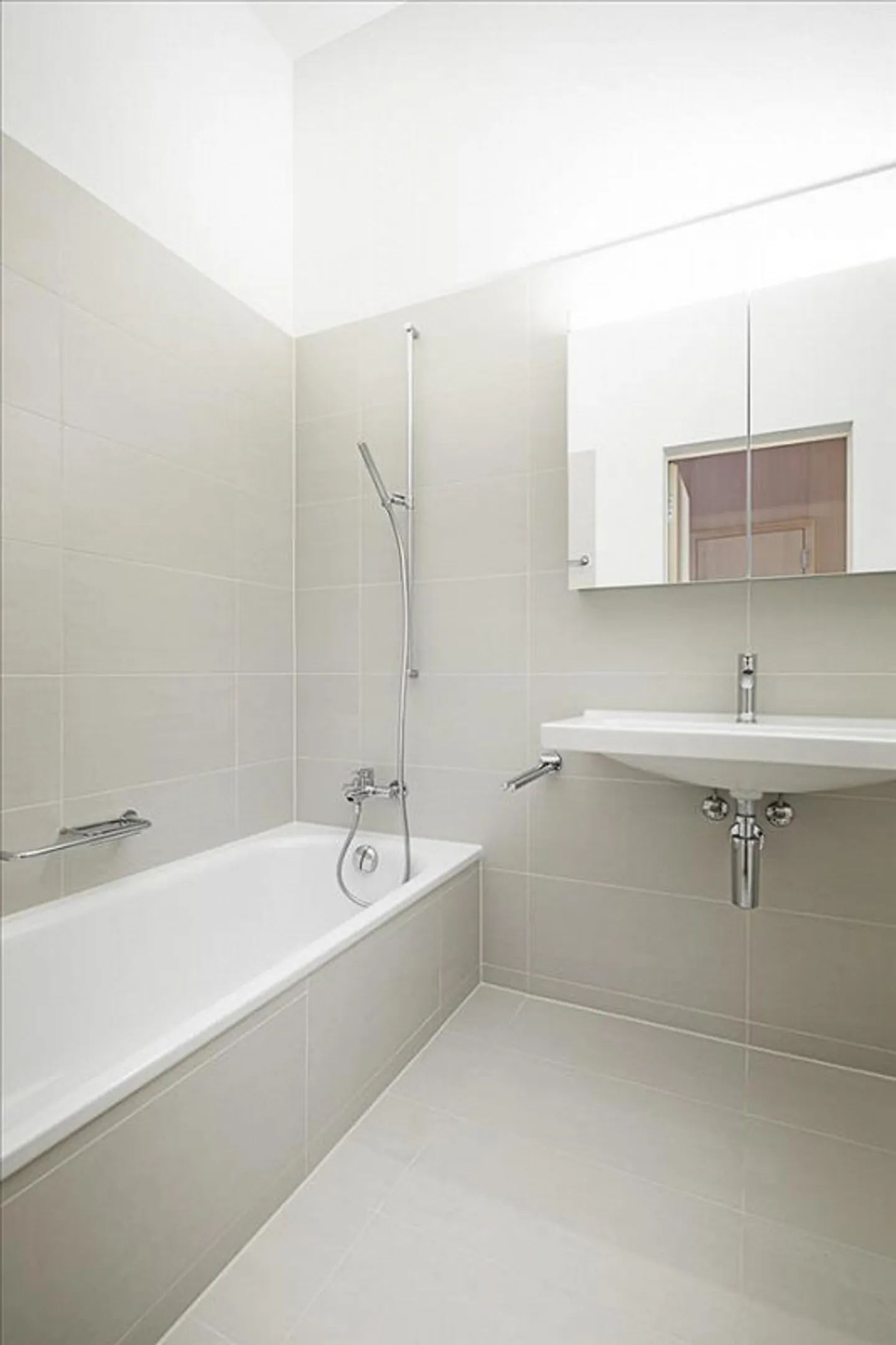 Rent without deposit - Tschent Wohna - urban with plenty of green space - Photo 8 of 11