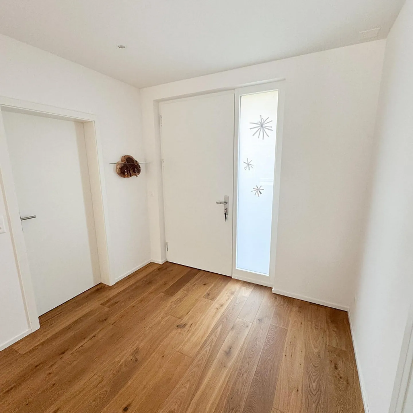 Modernes 6.5-Zimmer Einfamilienhaus mit Pool und hochwertiger Ausstattung - Foto 5 von 18