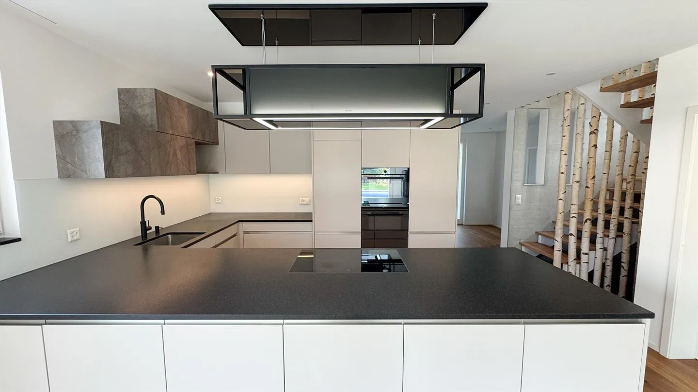 Modernes 6.5-Zimmer Einfamilienhaus mit Pool und hochwertiger Ausstattung - Foto 6 von 18