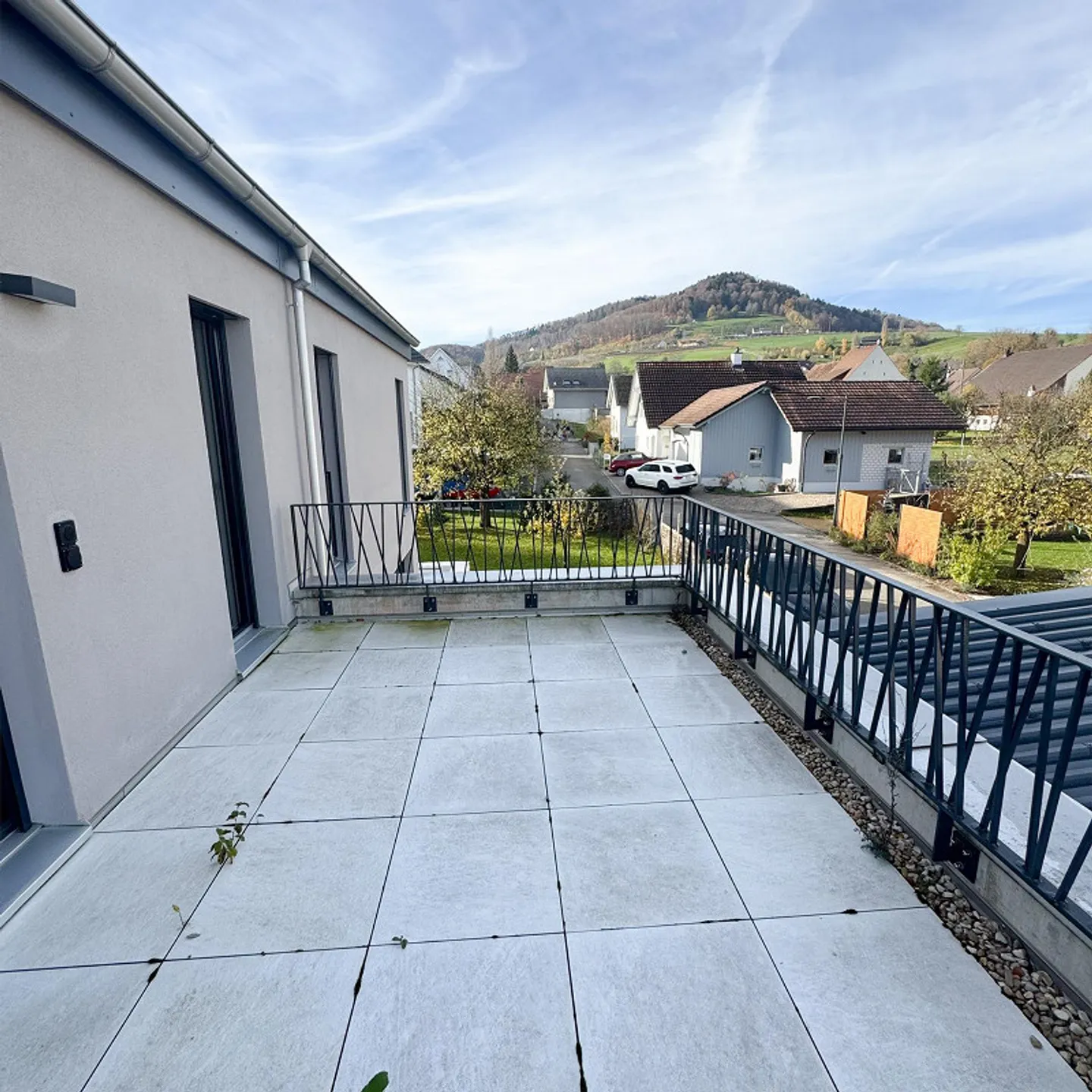 Modernes 6.5-Zimmer Einfamilienhaus mit Pool und hochwertiger Ausstattung - Foto 13 von 18