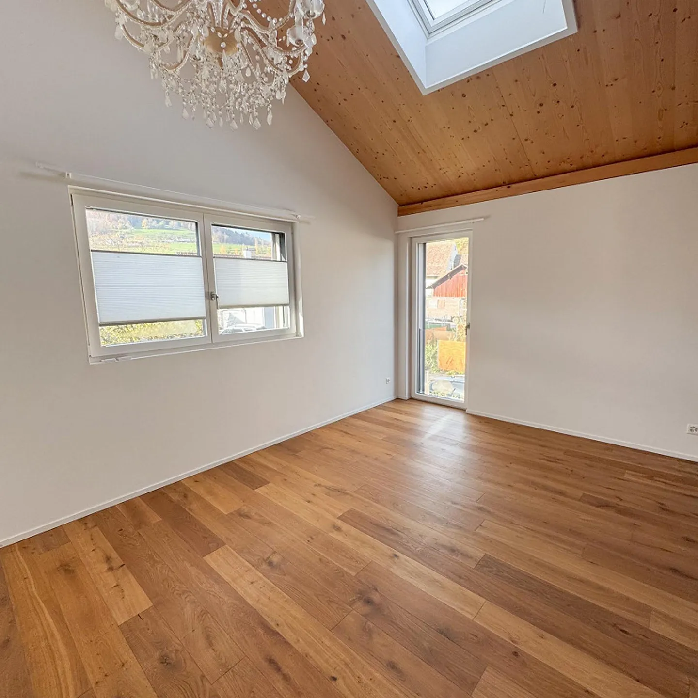 Modernes 6.5-Zimmer Einfamilienhaus mit Pool und hochwertiger Ausstattung - Foto 14 von 18