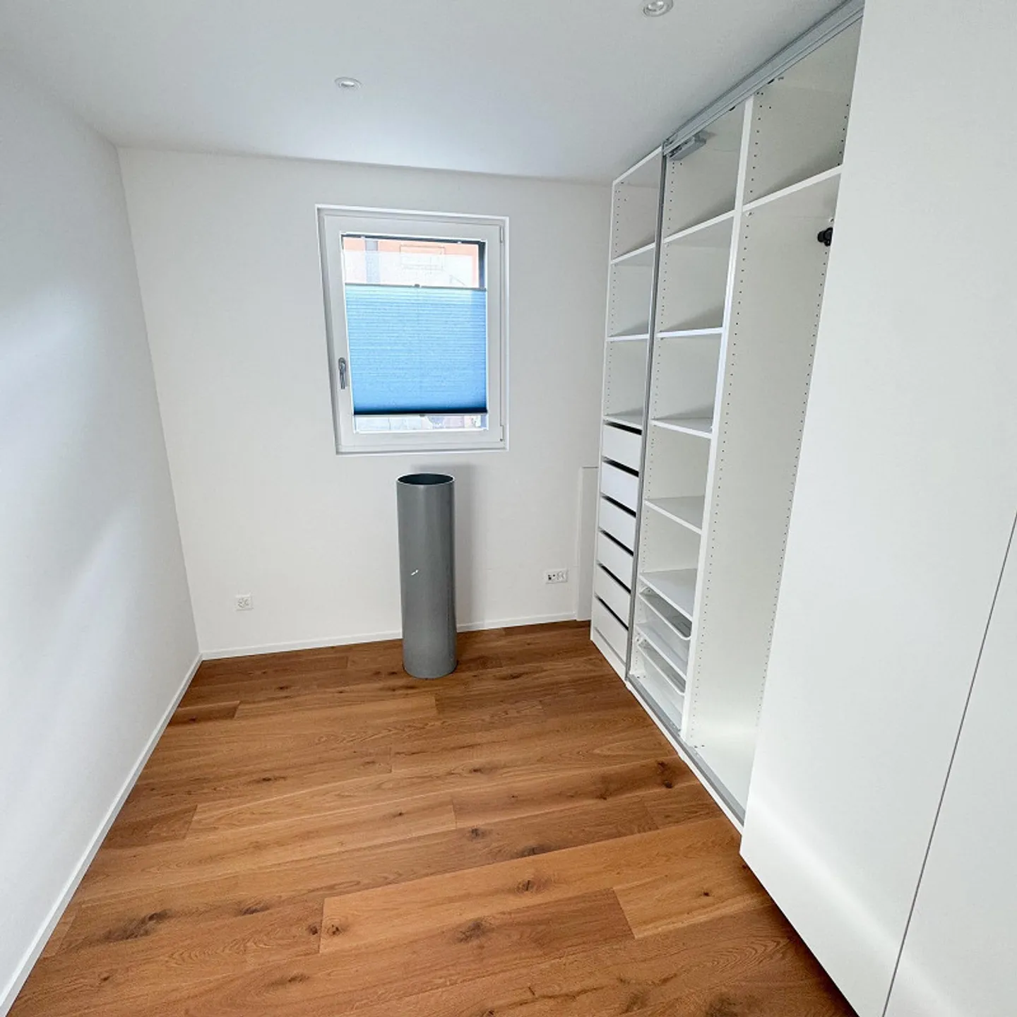 Modernes 6.5-Zimmer Einfamilienhaus mit Pool und hochwertiger Ausstattung - Foto 15 von 18