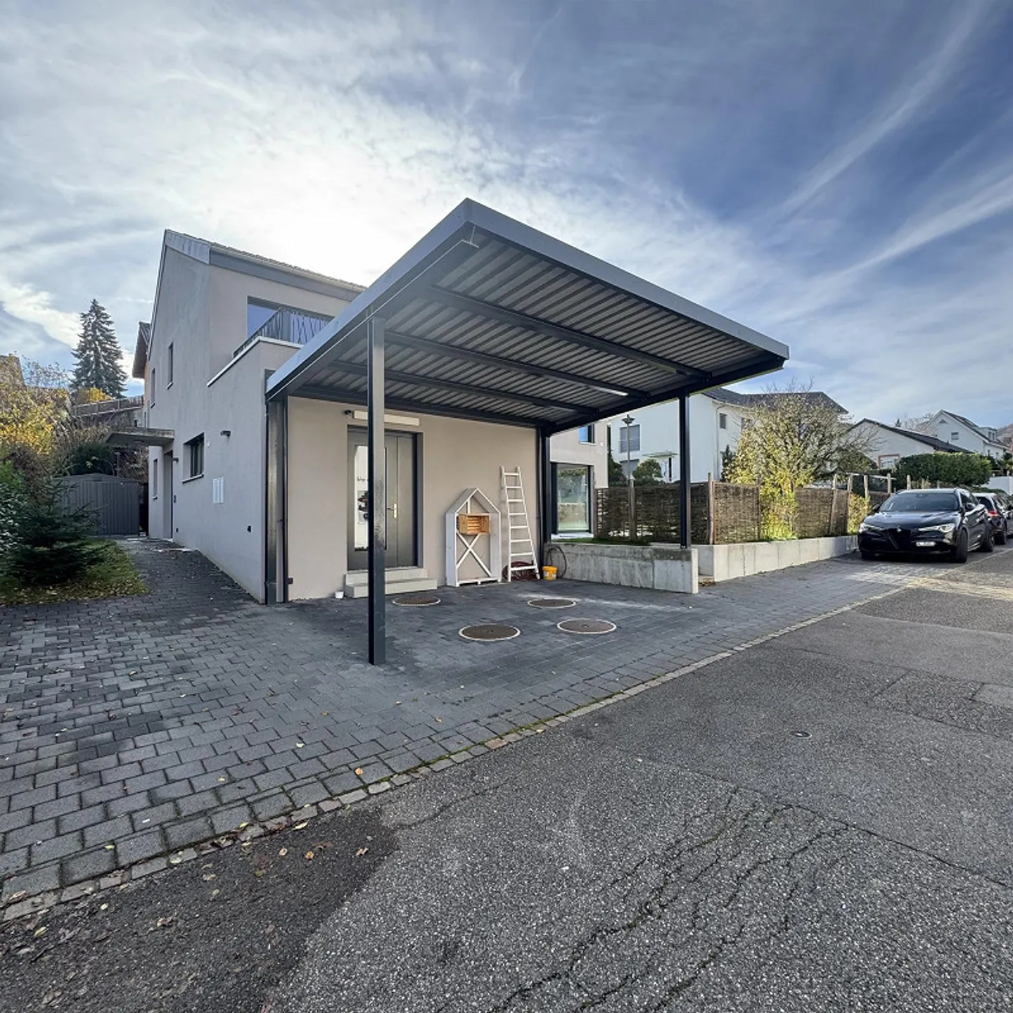 Modernes 6.5-Zimmer Einfamilienhaus mit Pool und hochwertiger Ausstattung - Foto 17 von 18