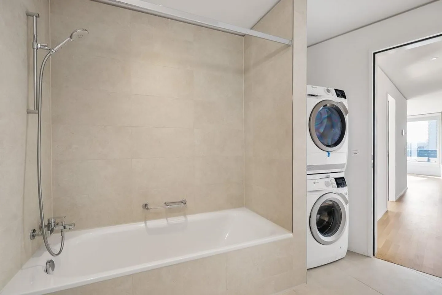 Modernes Wohnen mit einzigartiger Aussicht - Foto 4 von 10