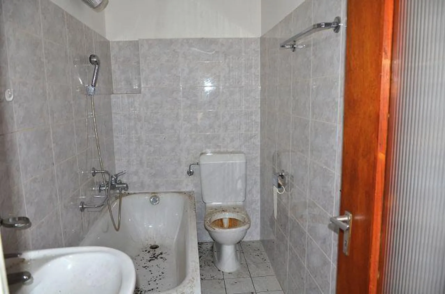 House of 4 apartments in the nucleus to be renovated with the approved project... - Photo 11 of 19