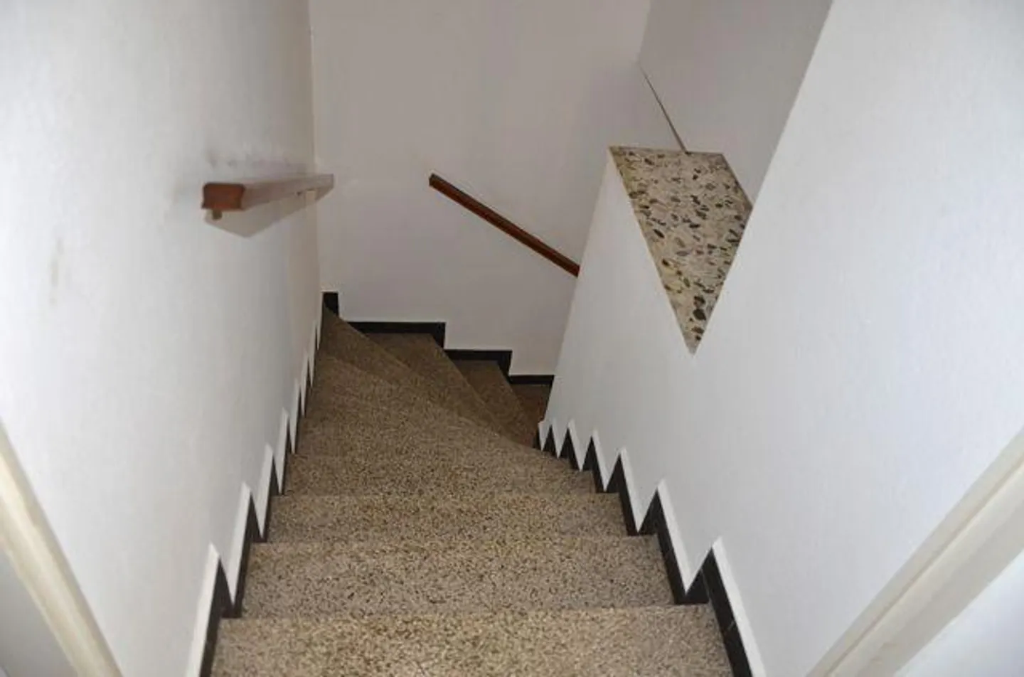 House of 4 apartments in the nucleus to be renovated with the approved project... - Photo 12 of 19