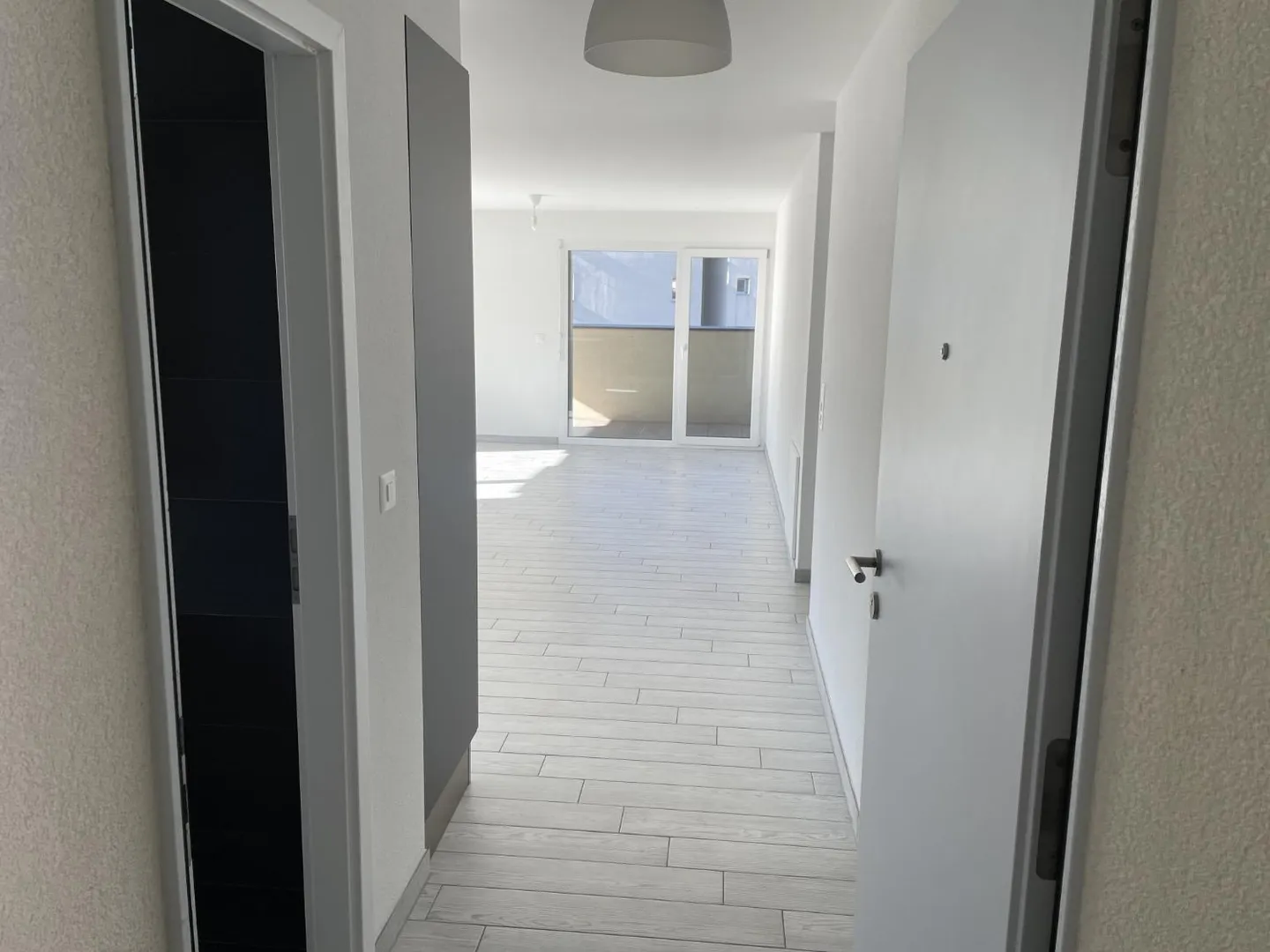 3.5 Room Apartment - Photo 3 of 14