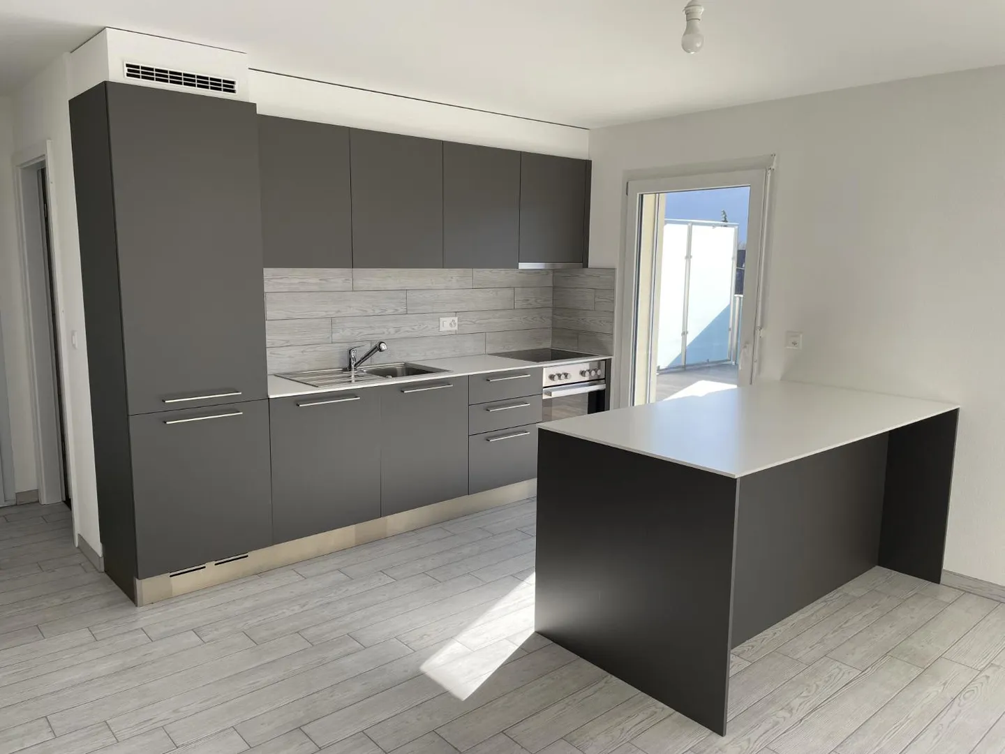 3.5 Room Apartment - Photo 5 of 14