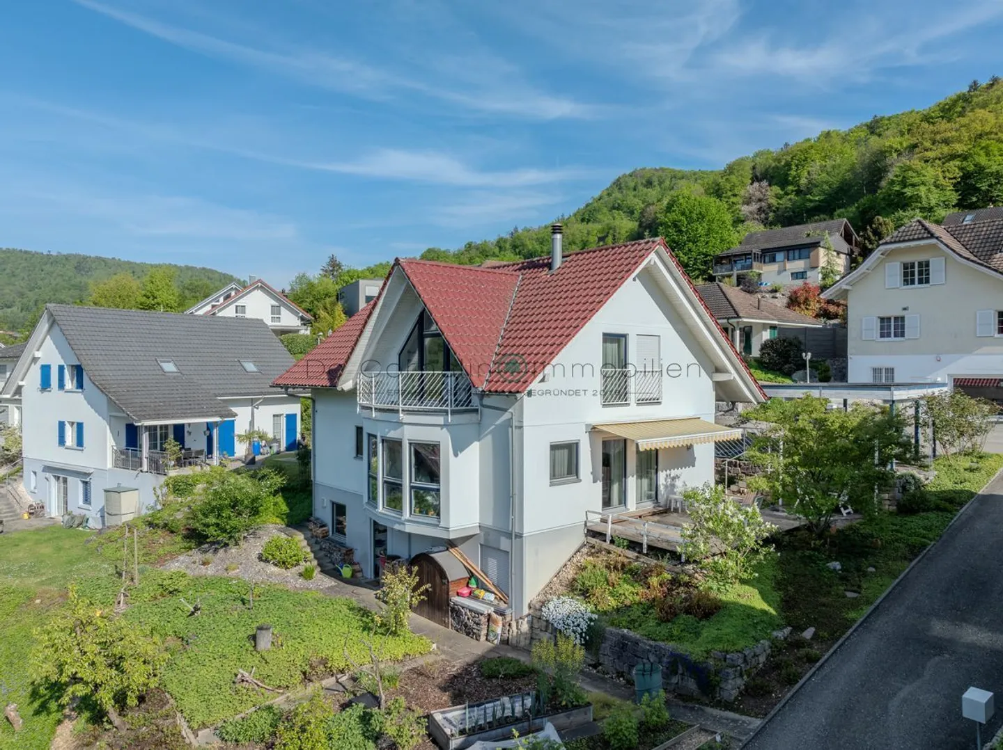 Wohnen im Grünen - Stadtnah - Freistehendes 6.5-Zimmer-Einfamilienhaus, Minergie, Ruhe &amp; Aussicht - Foto 3 von 13