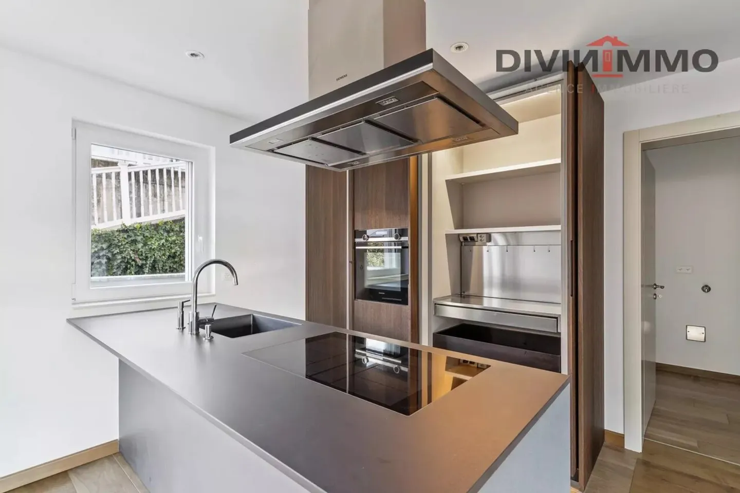 Appartement luxueux à Sierre avec des équipements modernes - Photo 3 sur 13