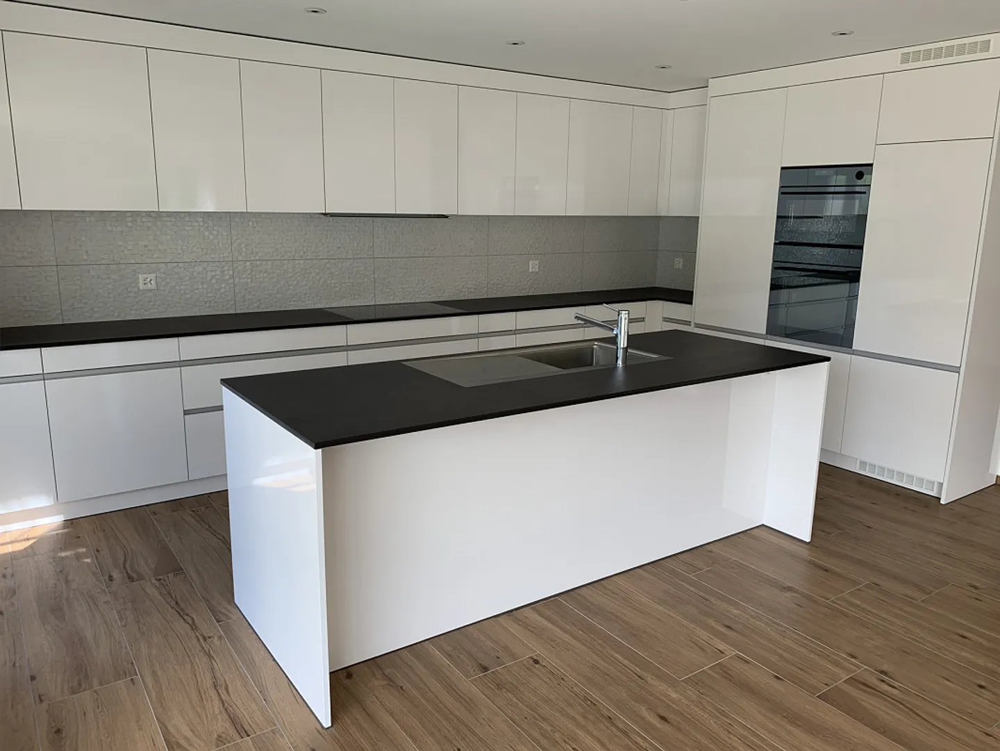 Appartamento 4.5 stanze top moderno in un quartiere tranquillo - Foto 1 di 14