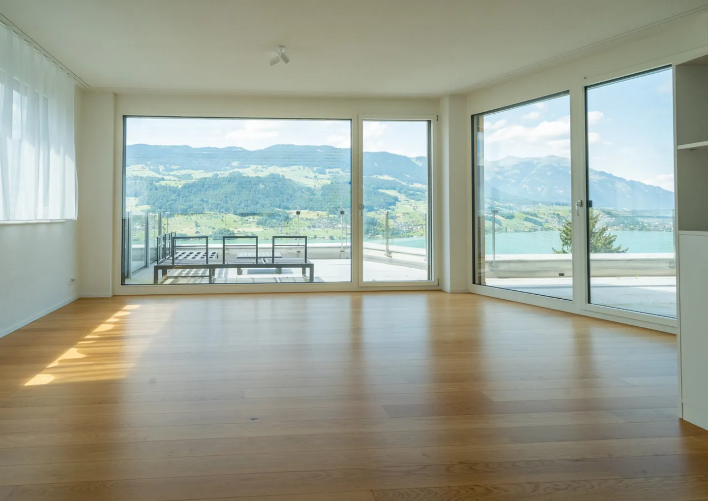 Stilvoll wohnen über dem Sarnersee - Foto 3 von 7