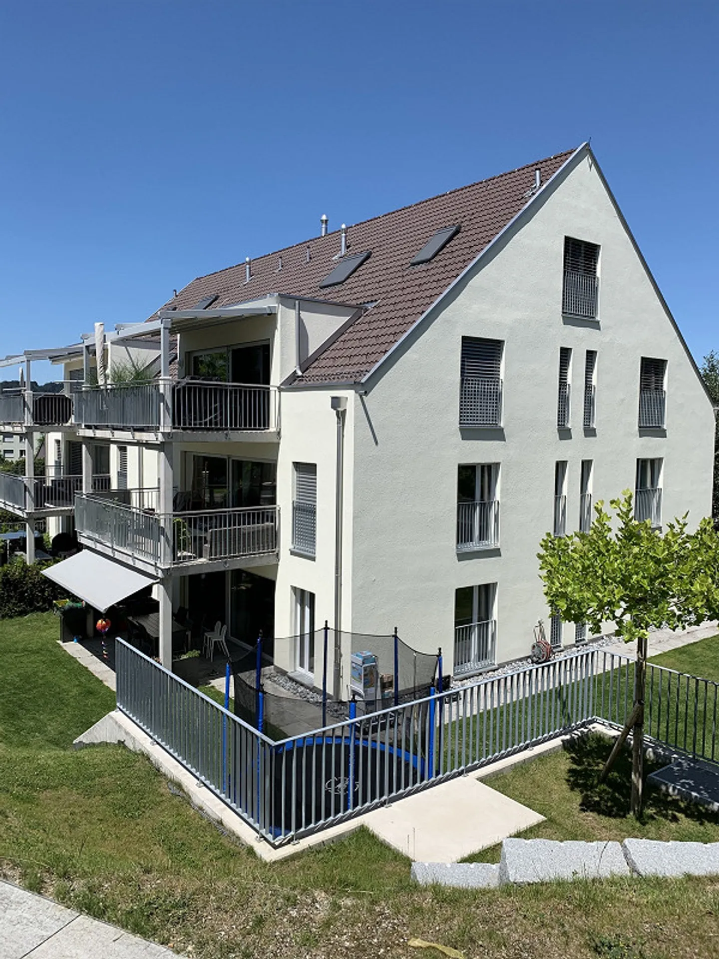 Appartamento 4.5 stanze top moderno in un quartiere tranquillo - Foto 2 di 14