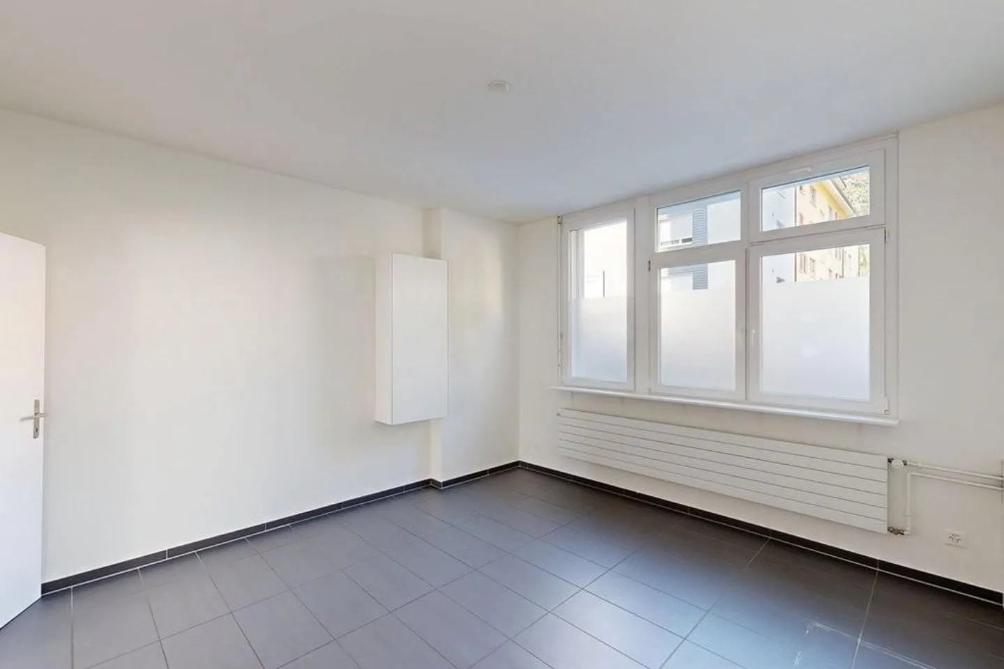 Attractive office/store space on the ground floor with terrace and storage room - Photo 9 of 12
