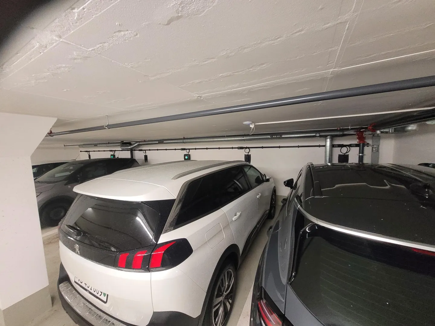 Posto auto interno per auto elettrica - Foto 3 di 3