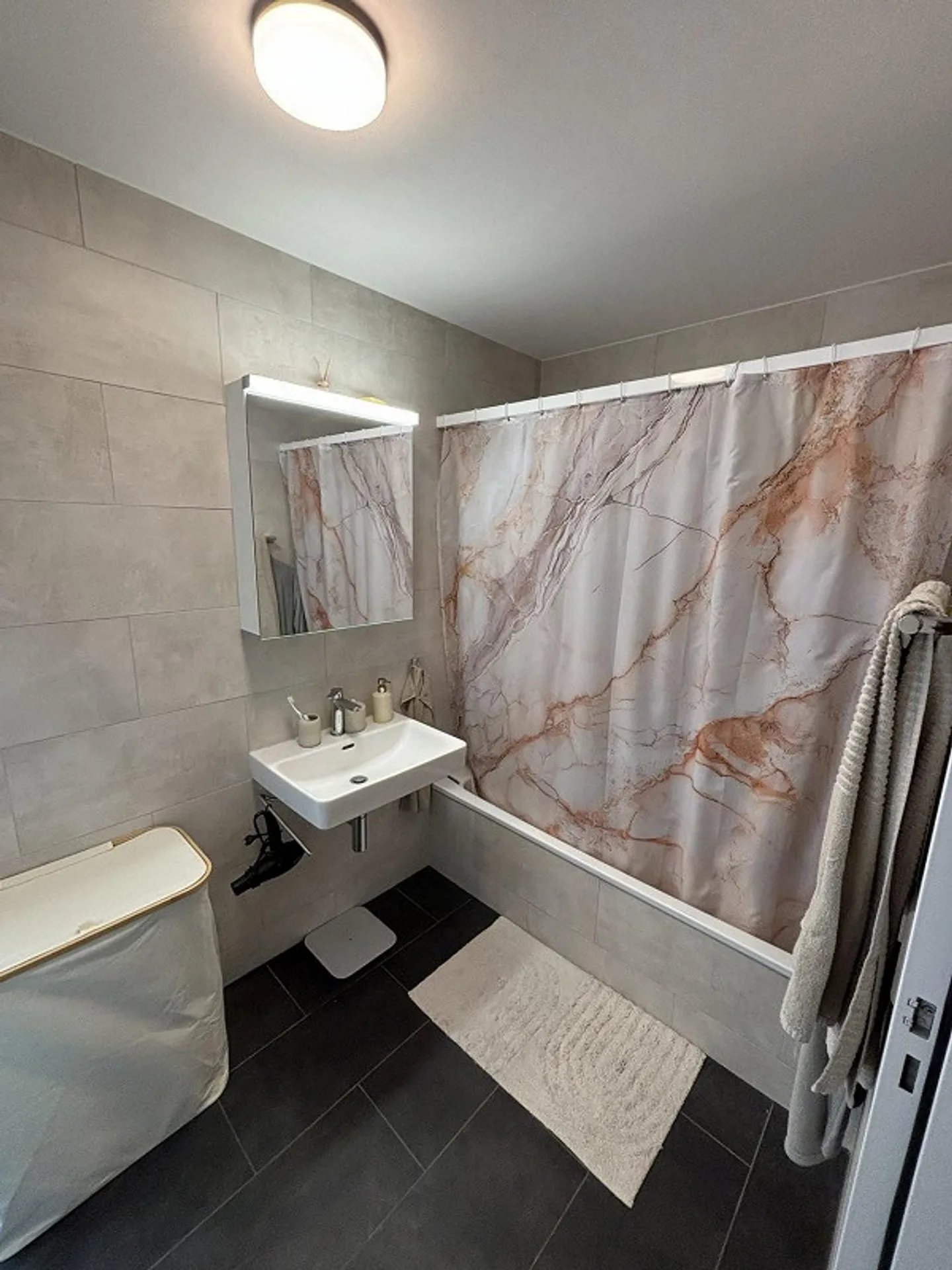 Moderno appartamento di 3.5 locali al 2° piano vicino al centro città - Foto 9 di 11