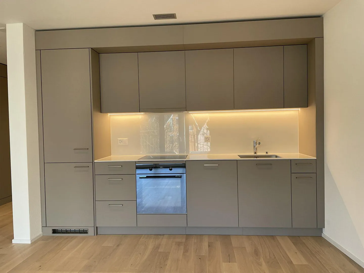 Moderno appartamento con 1 camera al piano terra a Kloten - Foto 3 di 5