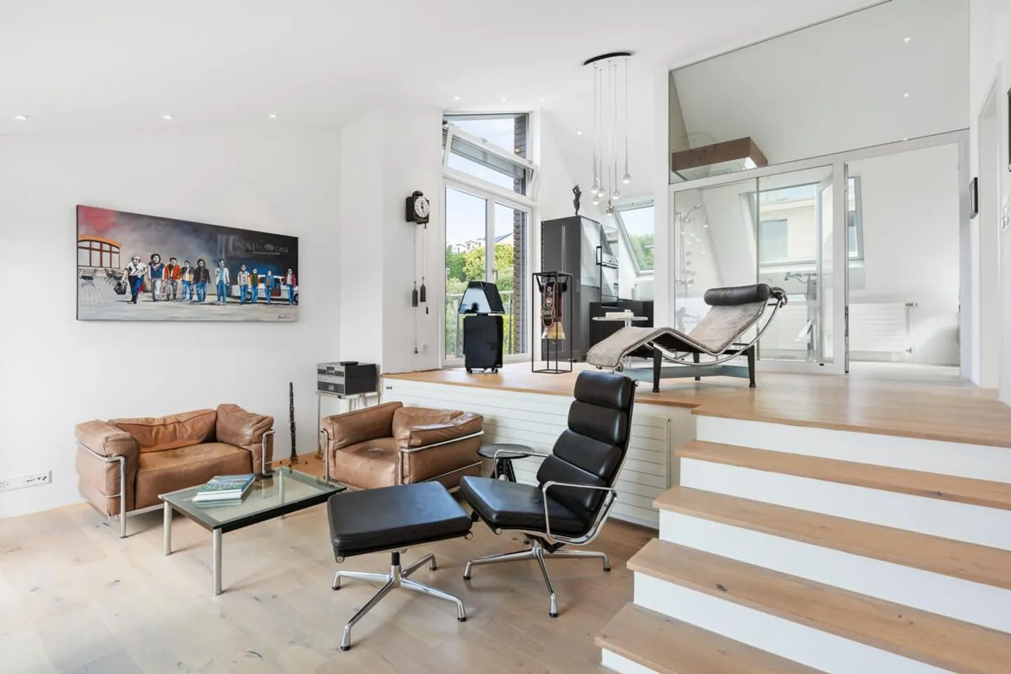 Charmante appartement 2.5 pièces sous les combles avec studio - Photo 2 sur 5