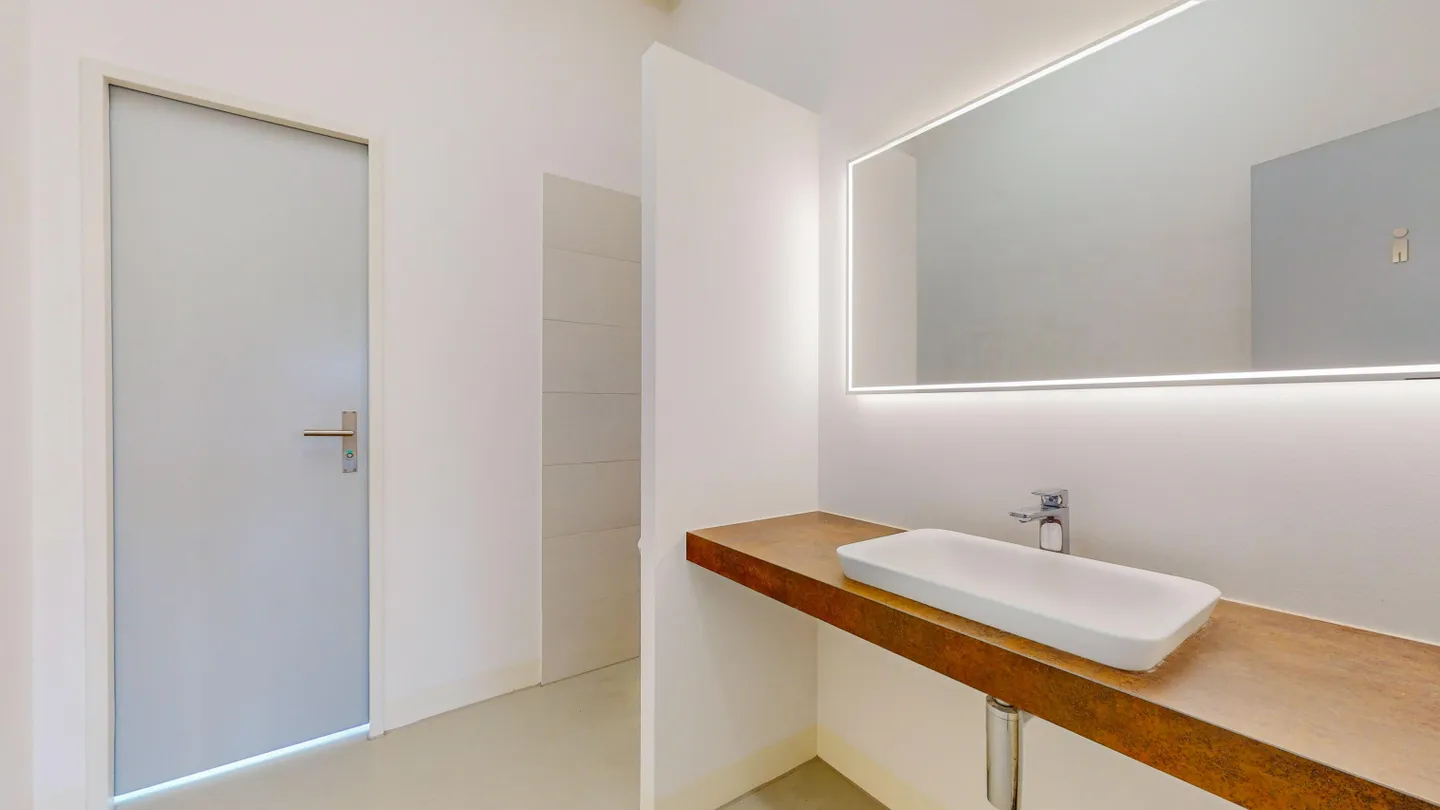 Office space for rent - Photo 2 of 7