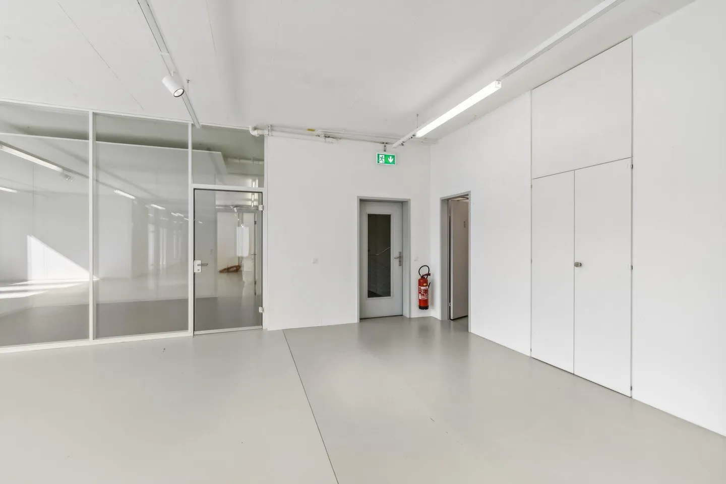 Office space for rent - Photo 1 of 7