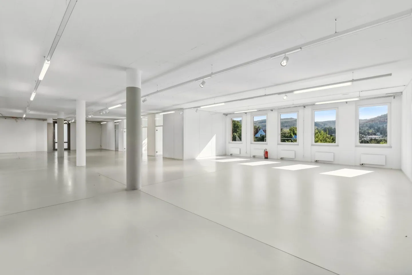 Office space for rent - Photo 5 of 7