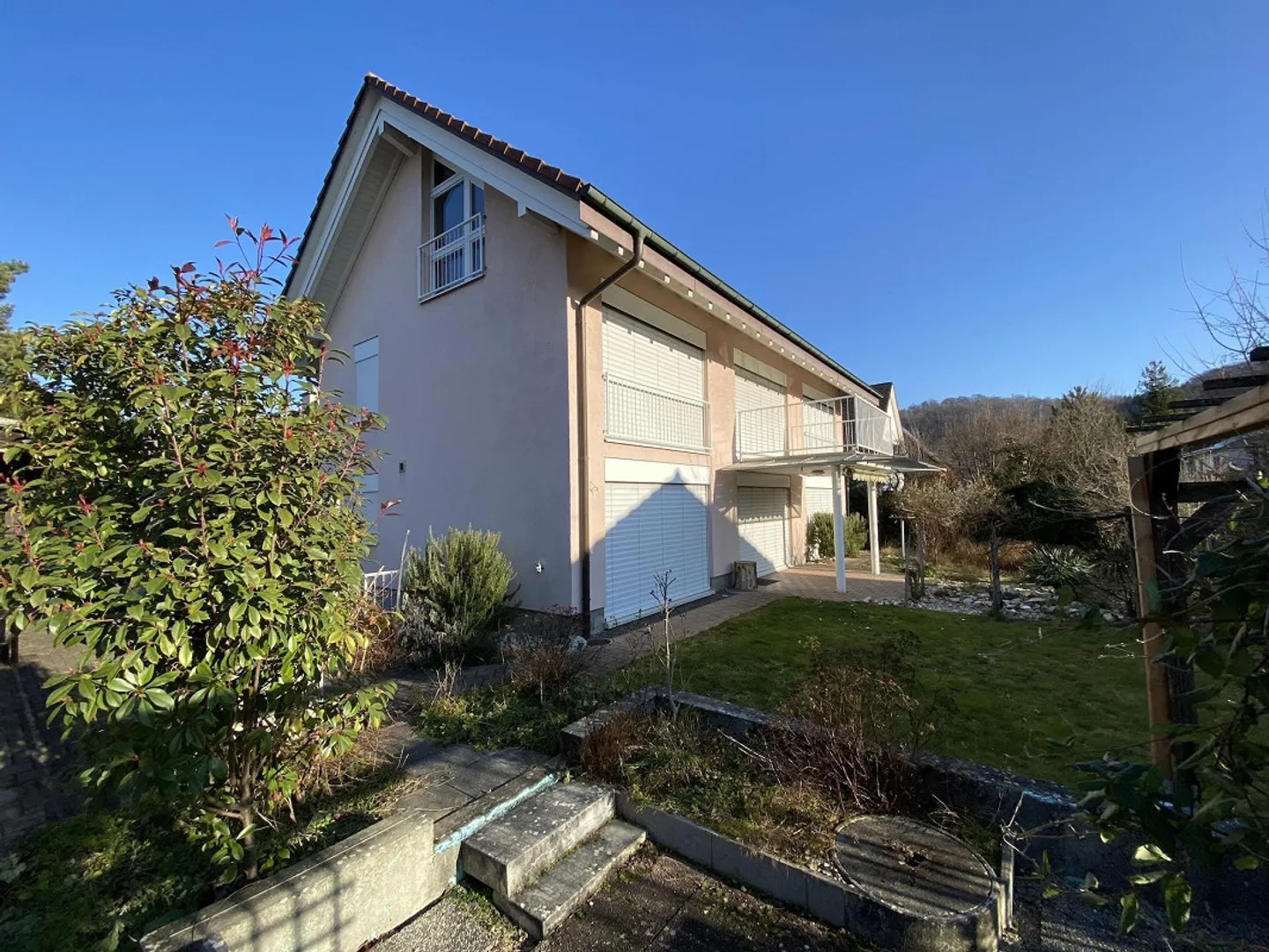 7-Zimmer-Einfamilienhaus an  begehrter Lage in Münchenstein - Photo 1 sur 15