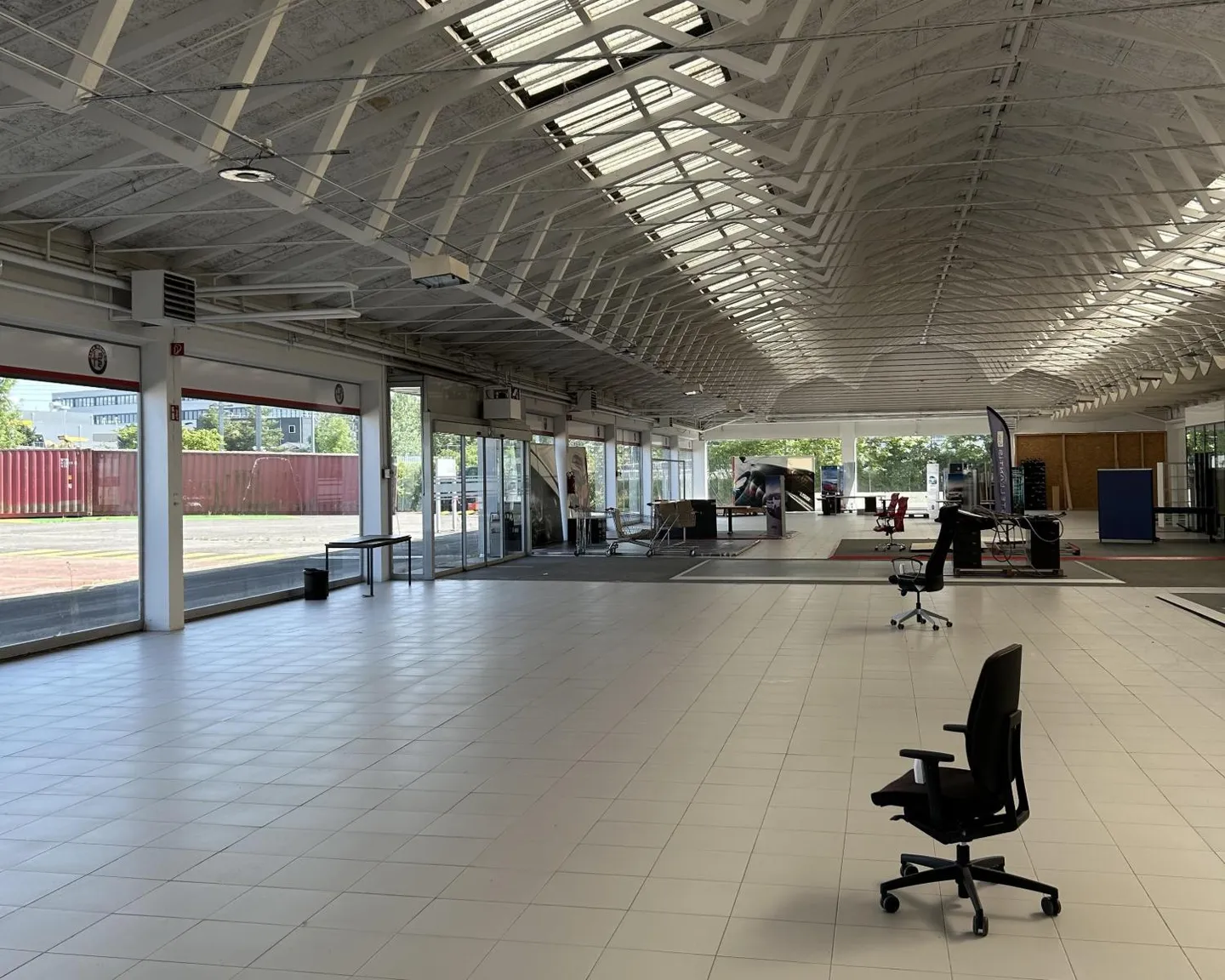 Spazio industriale in affitto - Meyrin - Da 600 m2 - Piano terra - Foto 4 di 5