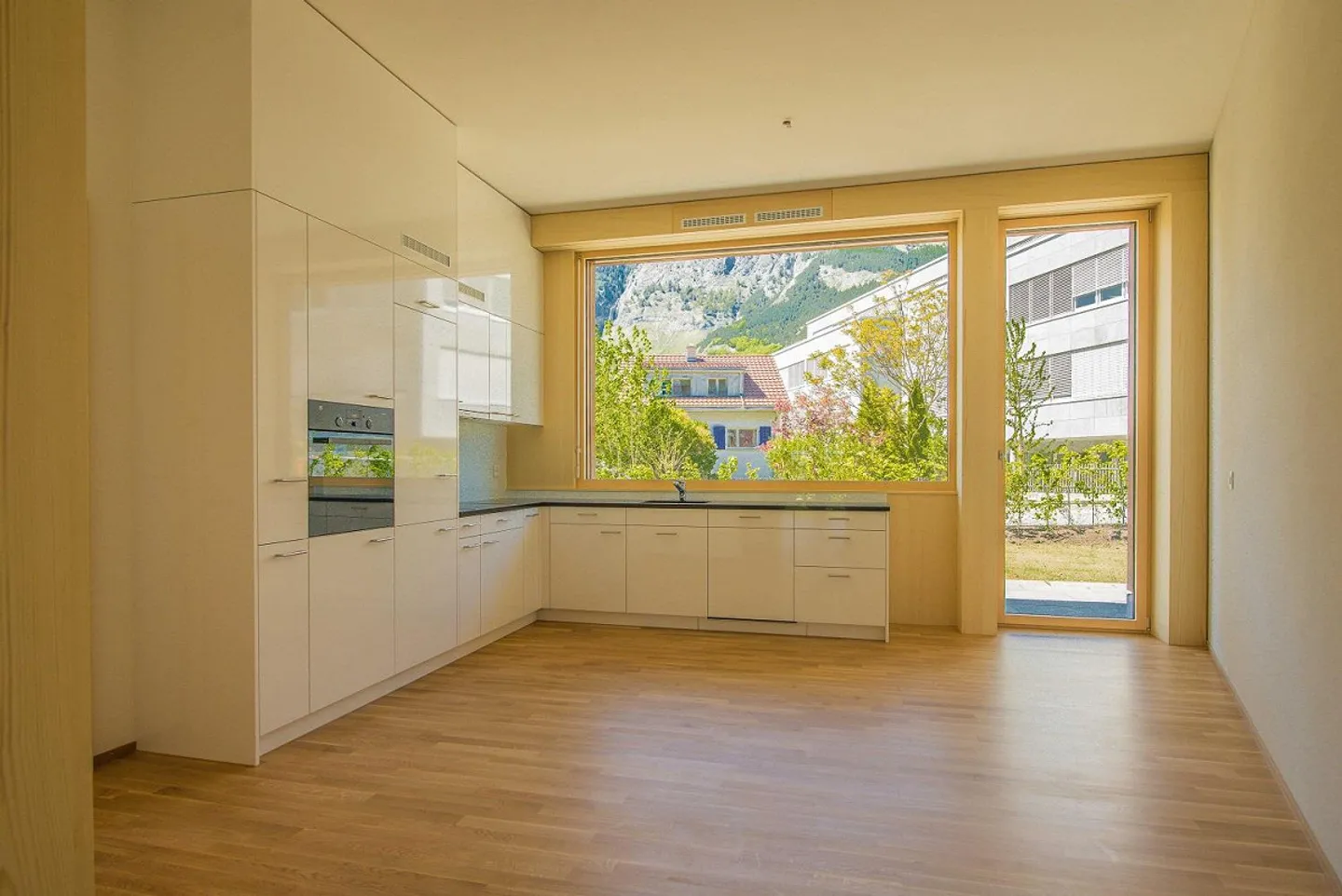 Rent without deposit - Dream apartment is looking for you! - Photo 3 of 6