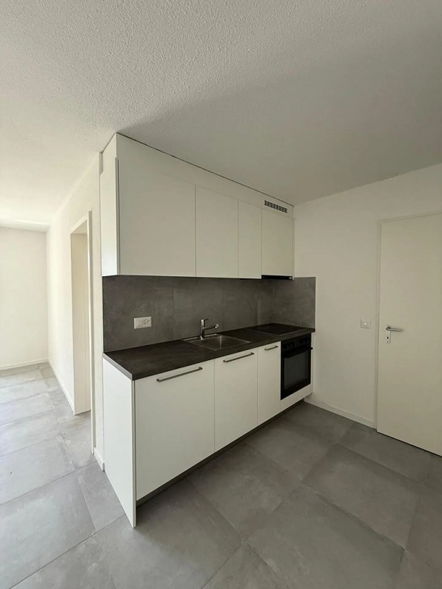 Sanierte 3-Zimmerwohnung im 1. Stock mit Balkon - Foto 1 von 8