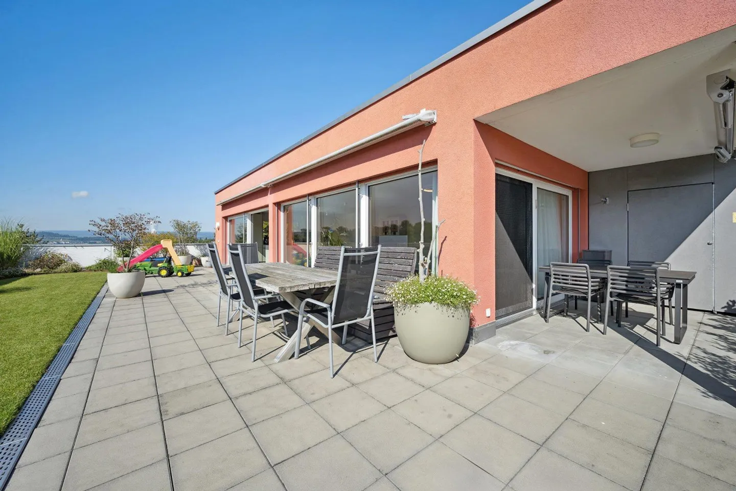 Exklusive Attikawohnung mit einzigartiger Ruhe und Weitsicht - Foto 3 di 4