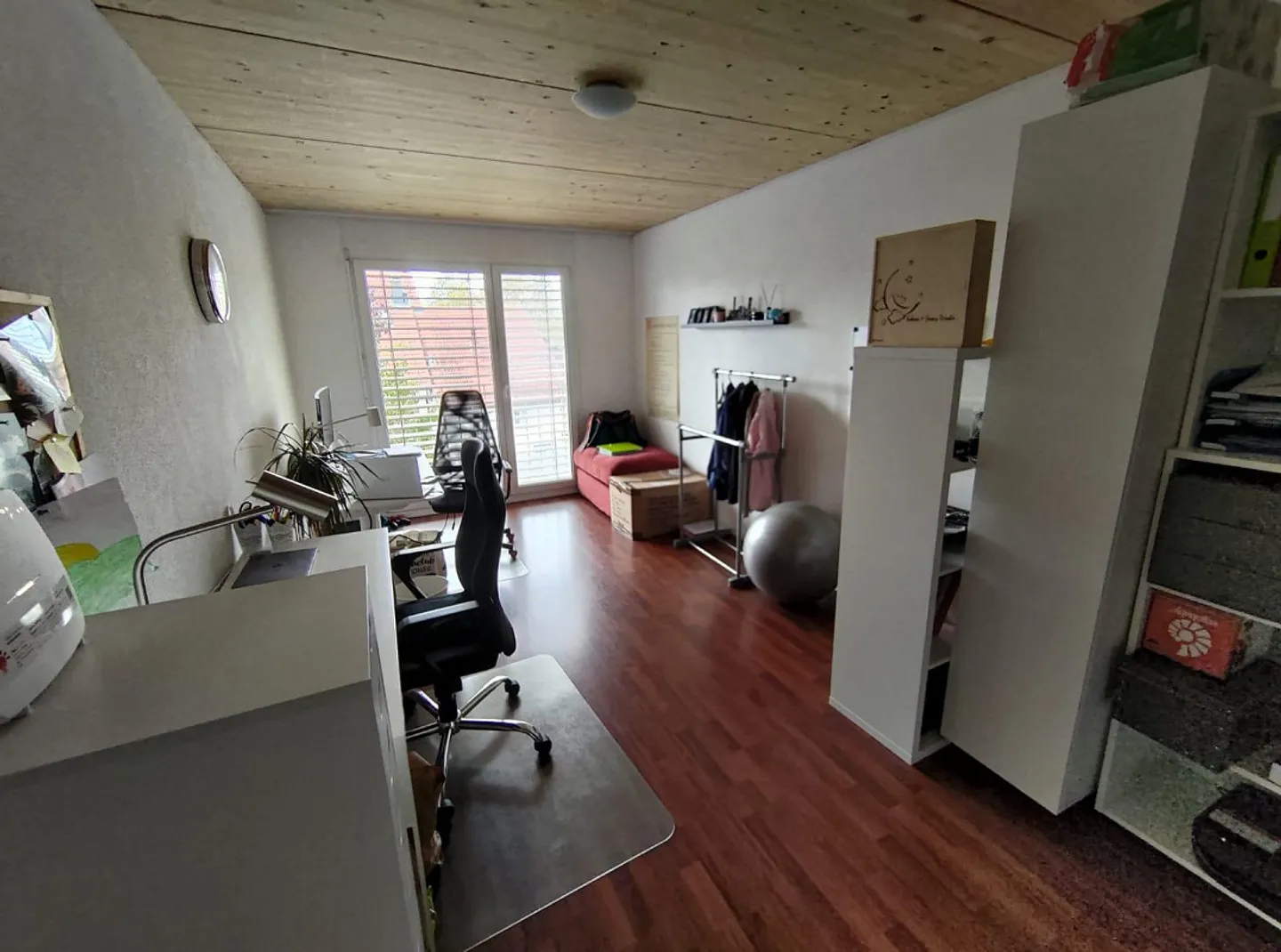 Looking for a new tenant Bright 4.5-room apartment in Hinwil - Photo 2 of 8