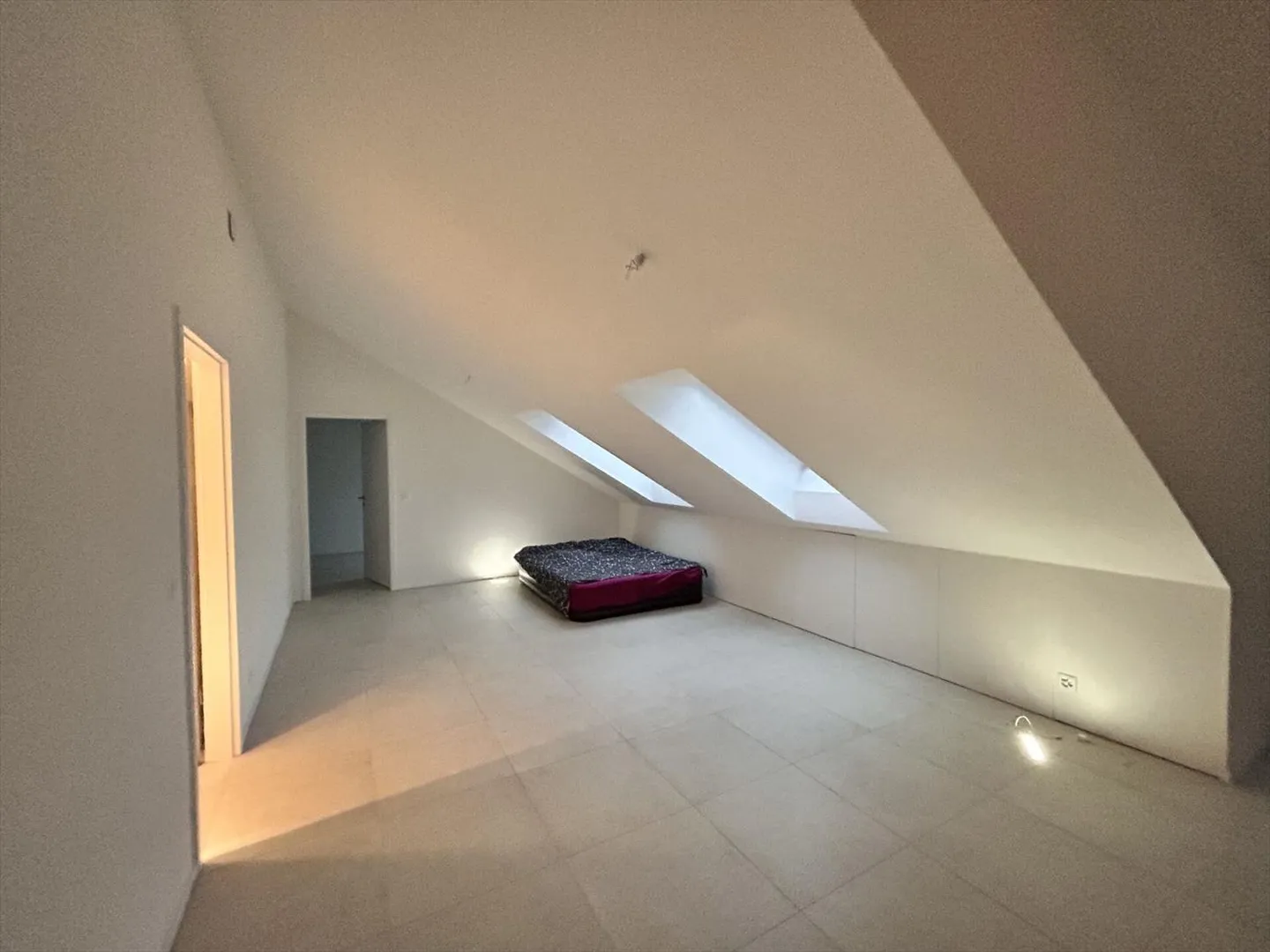 2,5 stanze in un attico tranquillo - Foto 3 di 7