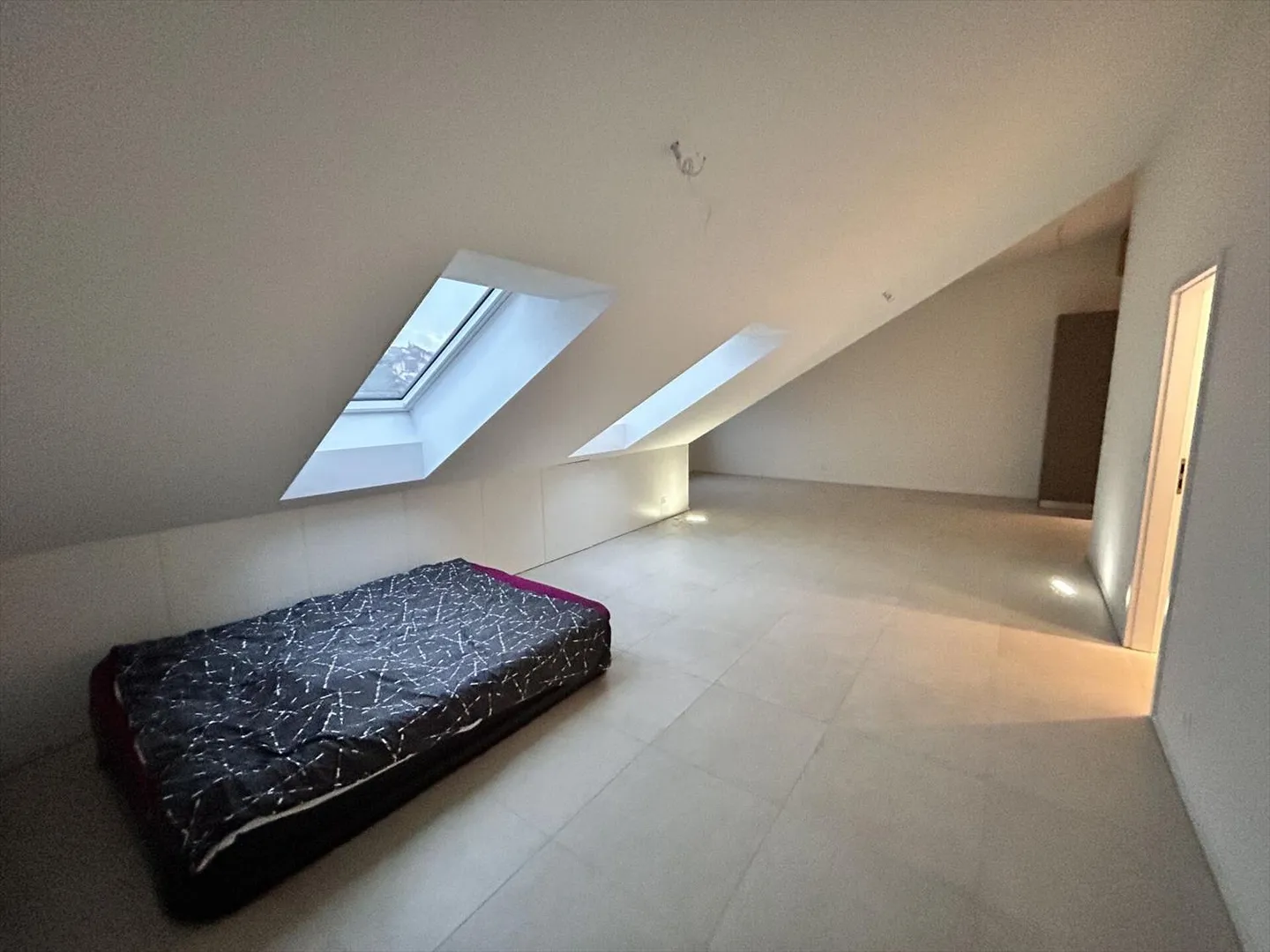 2,5 stanze in un attico tranquillo - Foto 6 di 7