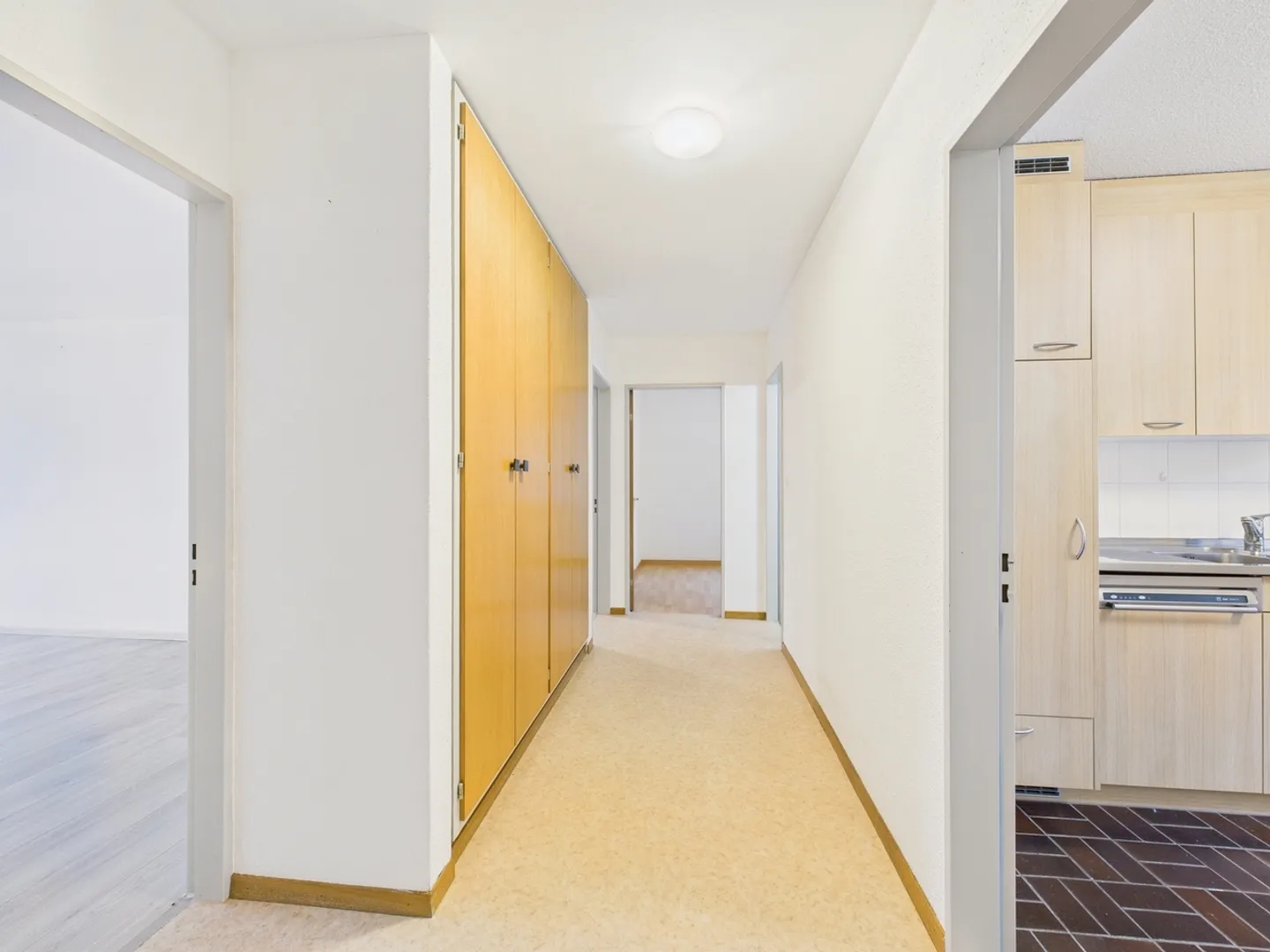 Helle 3.5-Zimmer Wohnung mit Balkon in Fisibach - Photo 9 of 11