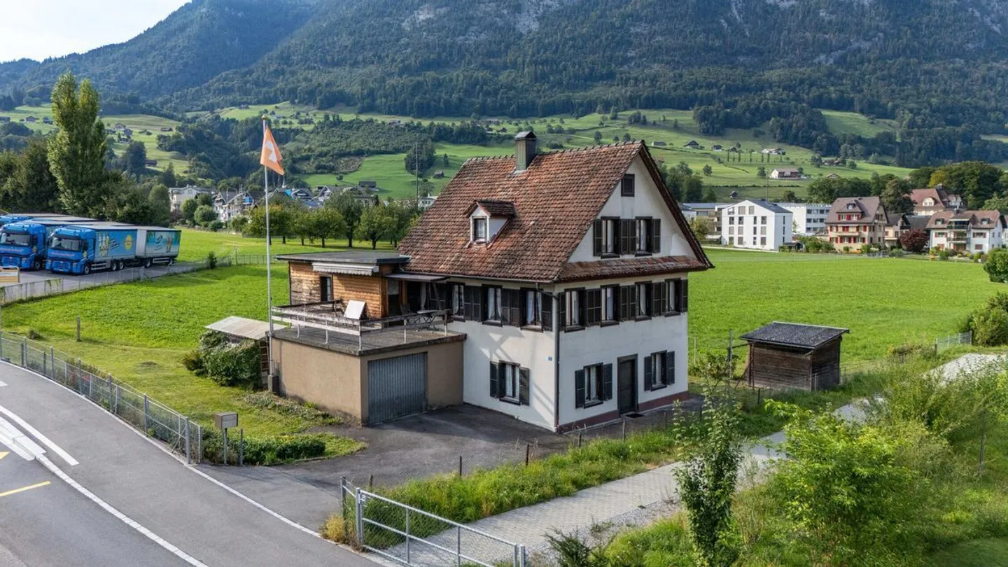 Propriété intéressante à Alpnach avec beaucoup de potentiel - réserve d'extension - maison Biedermeier - Photo 1 sur 11