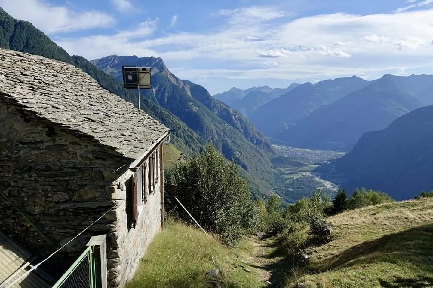 Rustique de montagne idyllique de 3 1/2 pièces avec environnement et vue panoramique - Photo 21 sur 38