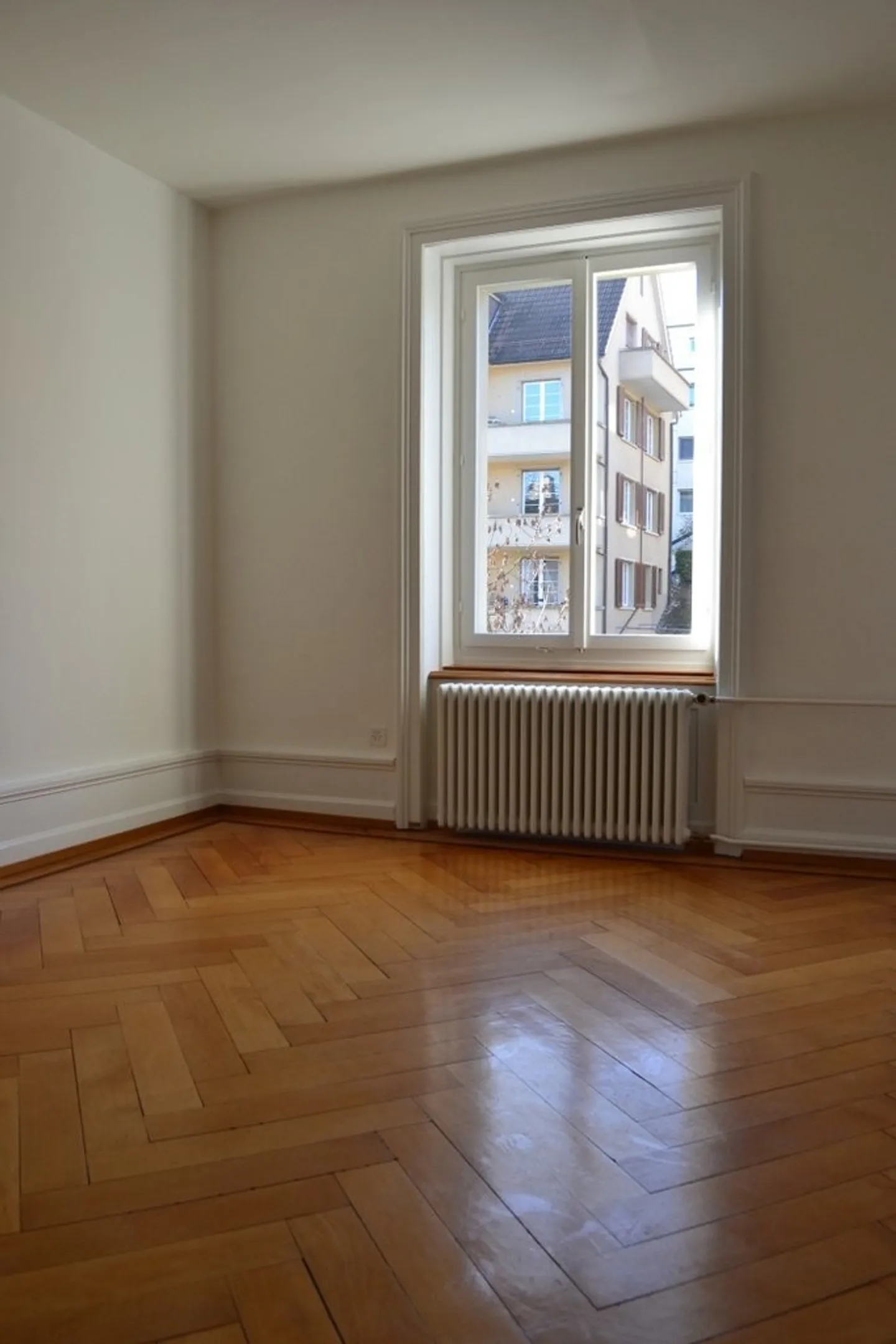 Appartamento d'epoca ristrutturato in edificio in stile Liberty - Foto 5 di 10
