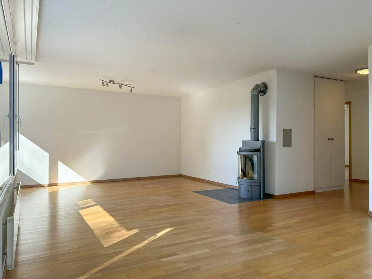 Appartement de 4.5 pièces - spacieux et central - Photo 3 sur 10