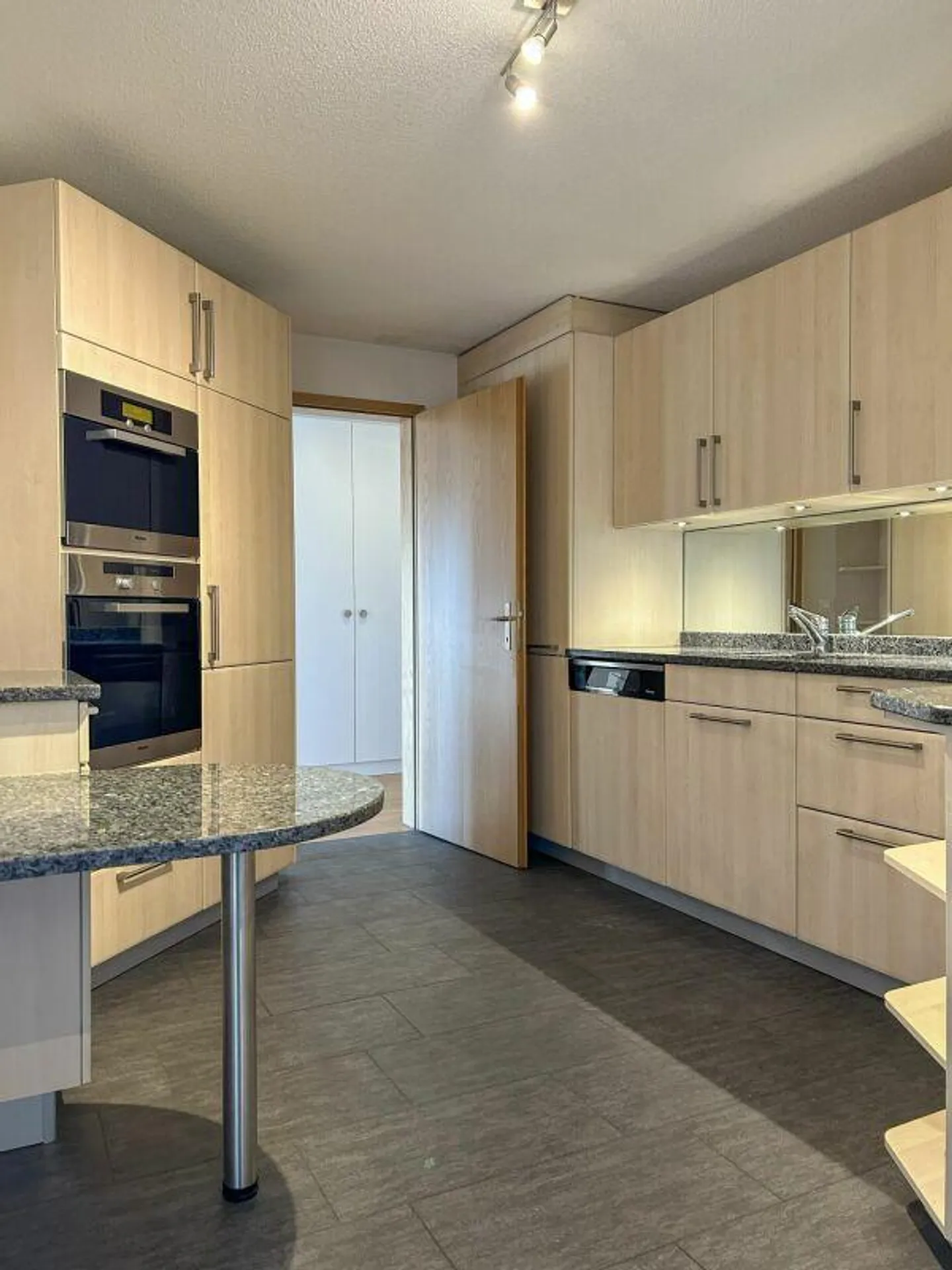 Appartement de 4.5 pièces - spacieux et central - Photo 7 sur 10