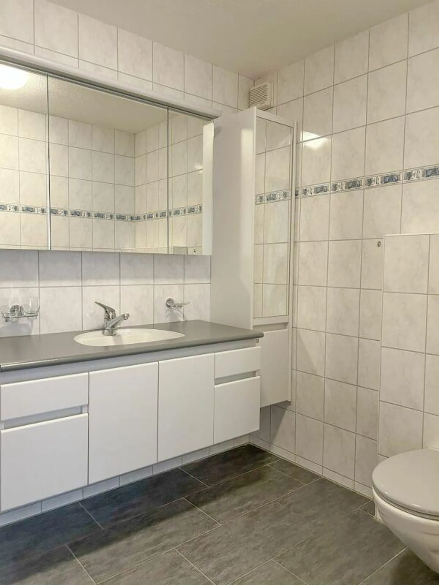 Appartement de 4.5 pièces - spacieux et central - Photo 9 sur 10